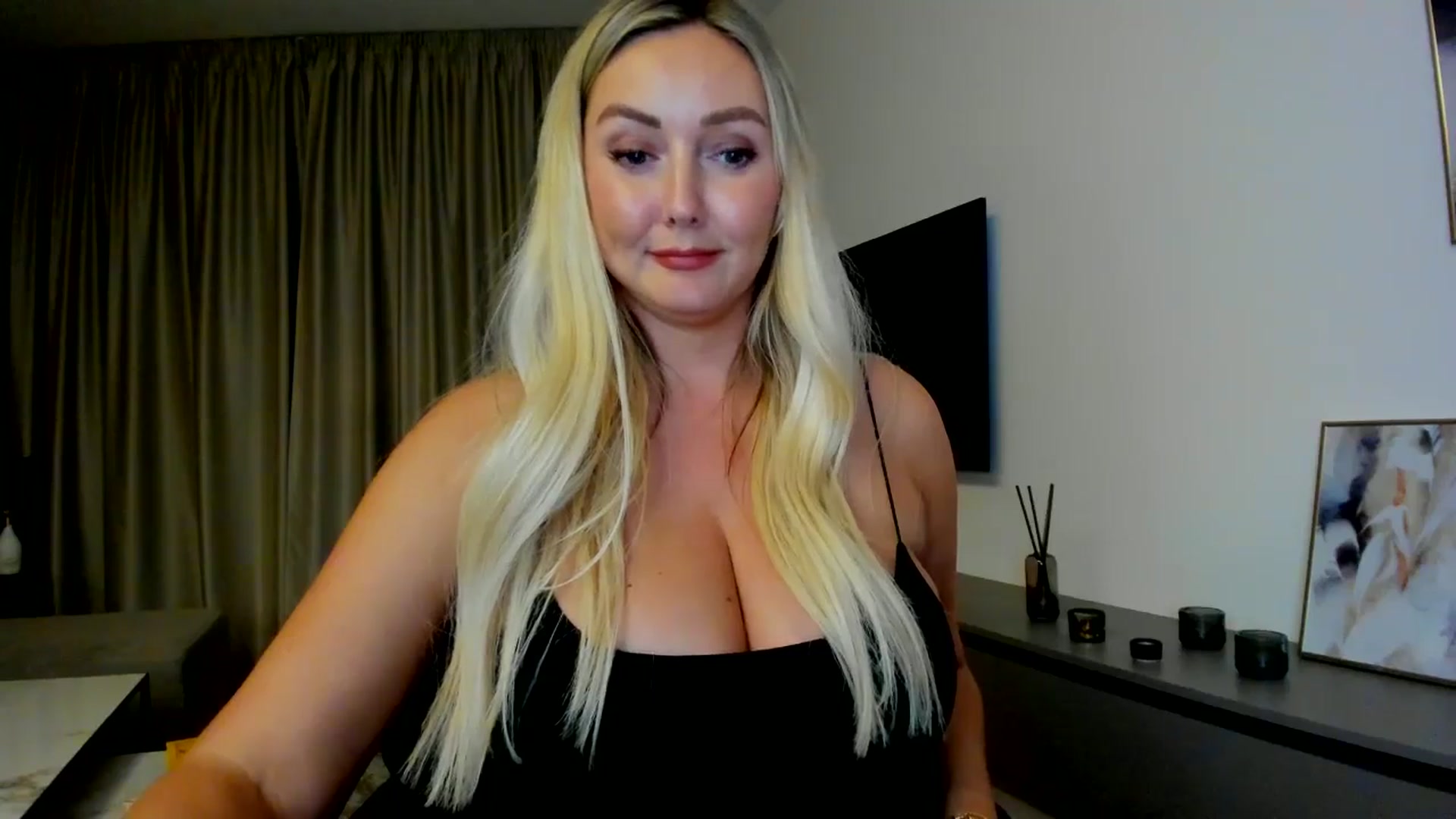 Gallery image thumbnail from Mi_Ha's myfreecams stream on, 07/23/2025, 21:22 image 19 of 20