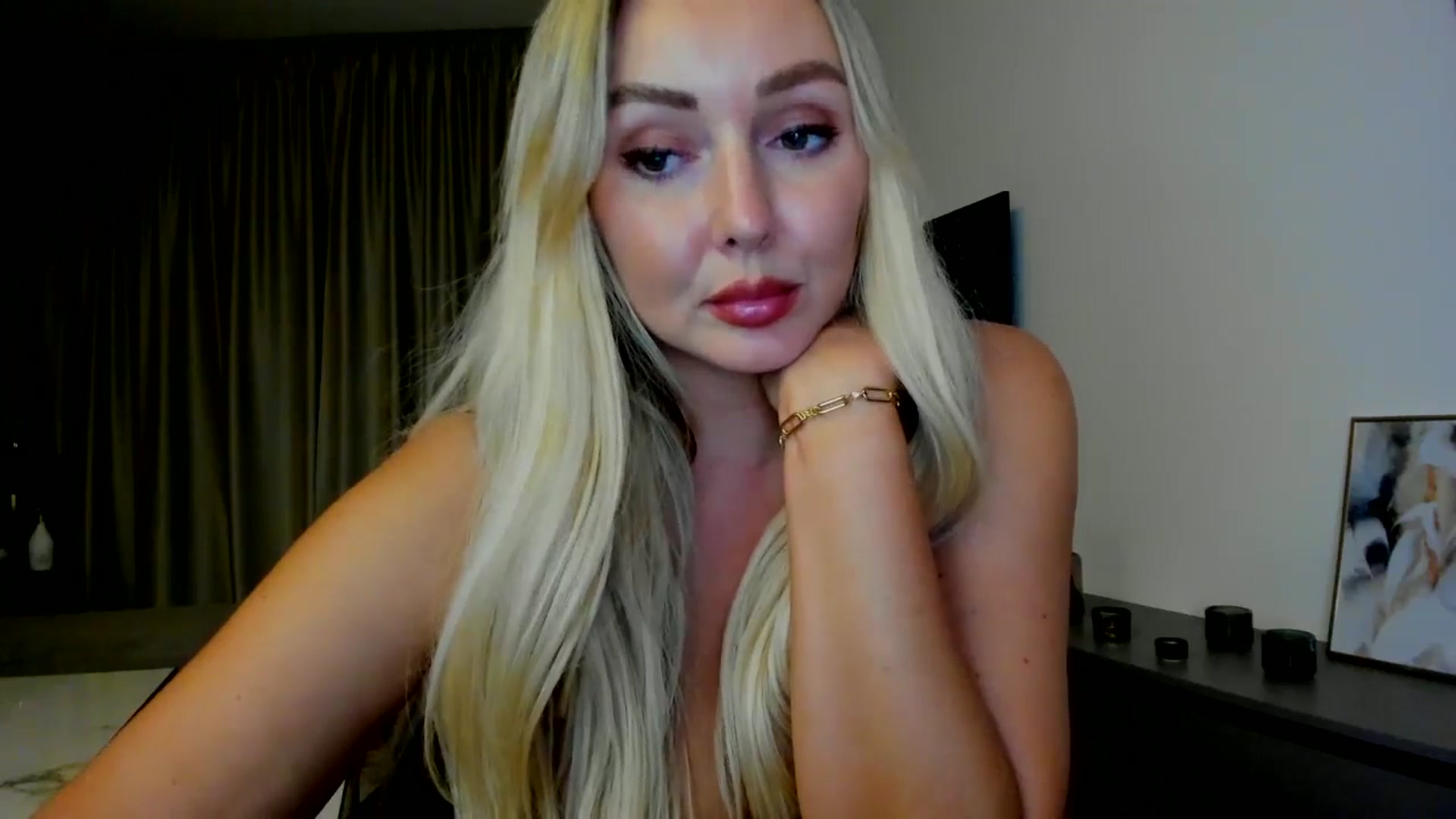 Gallery image thumbnail from Mi_Ha's myfreecams stream on, 07/23/2025, 21:22 image 8 of 20