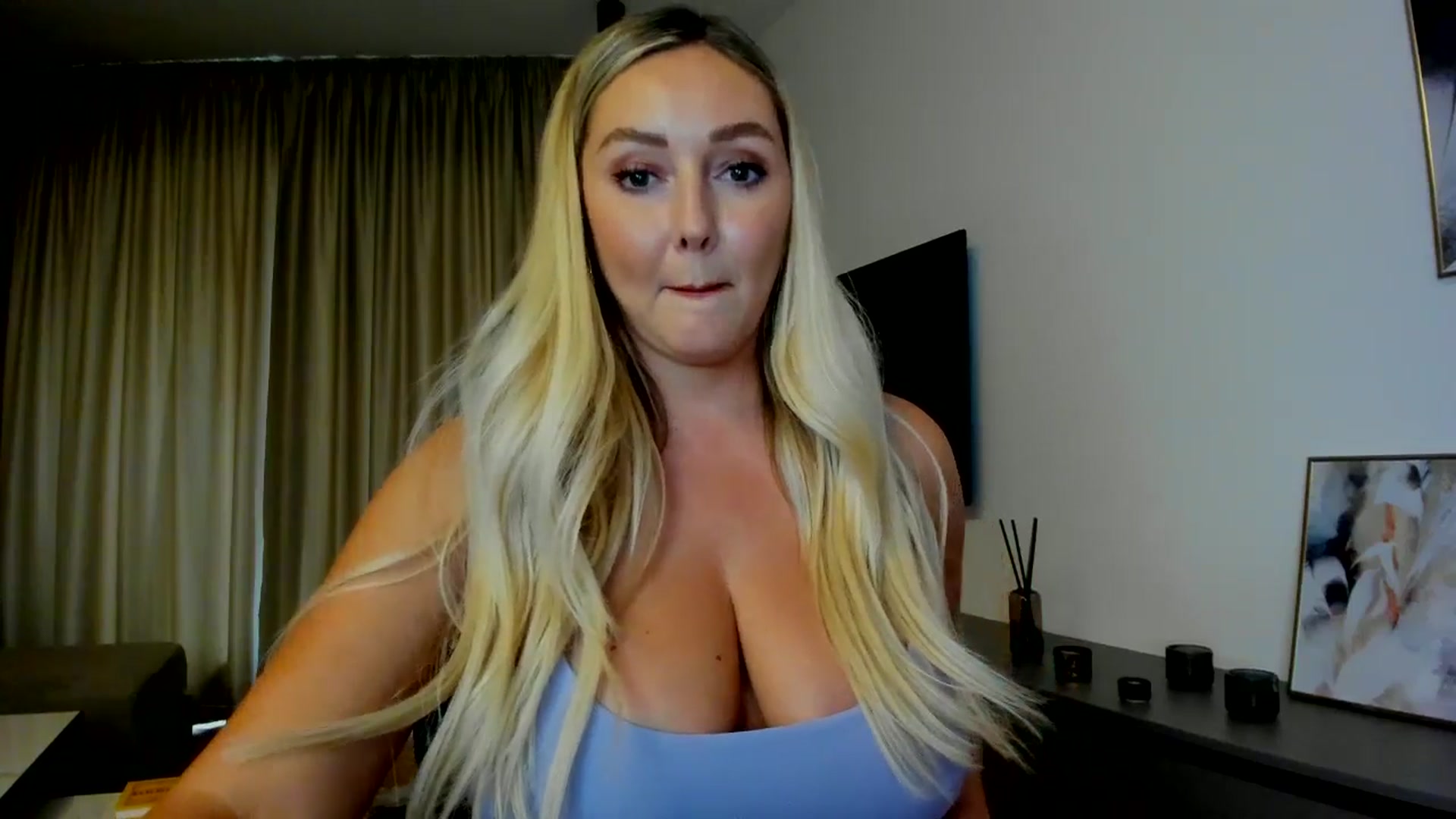 Gallery image thumbnail from Mi_Ha's myfreecams stream on, 07/24/2025, 15:38 image 3 of 20
