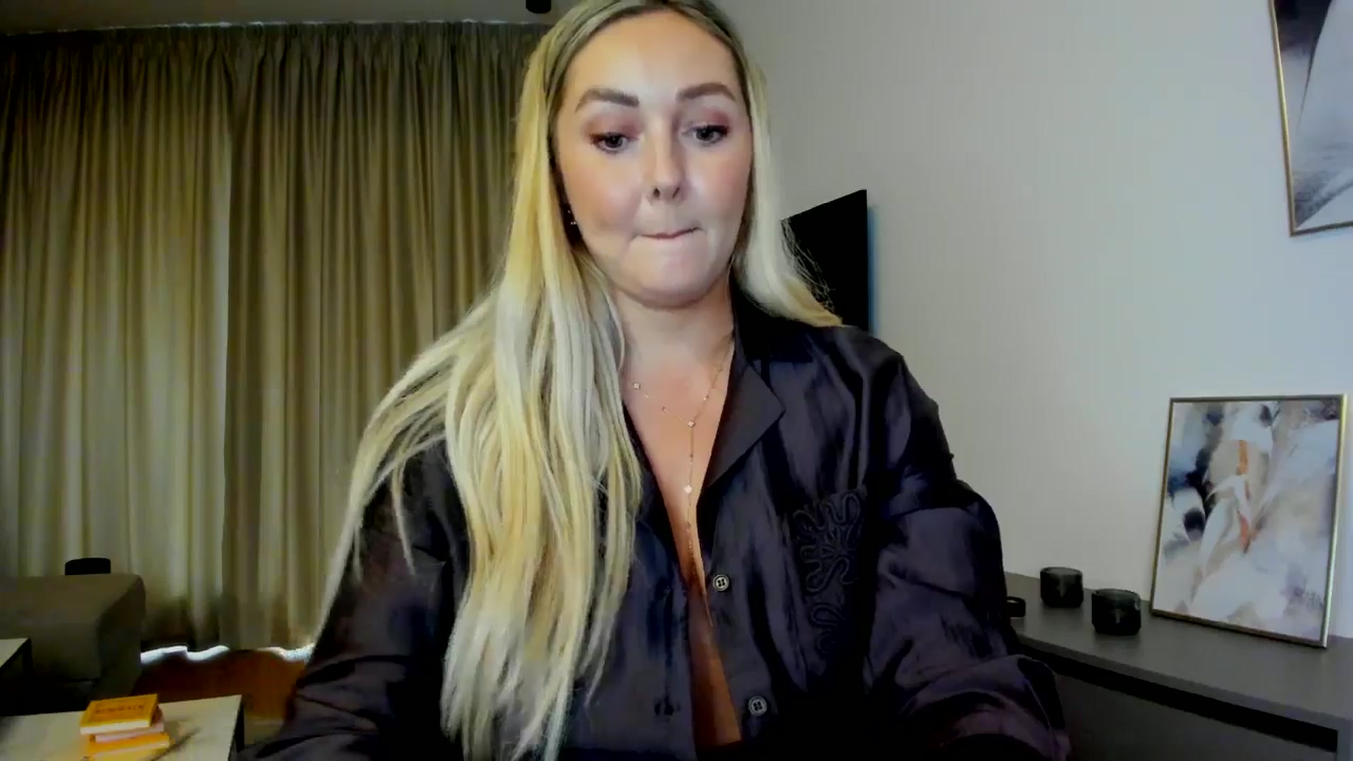 Gallery image thumbnail from Mi_Ha's myfreecams stream on, 07/25/2025, 14:31 image 6 of 20