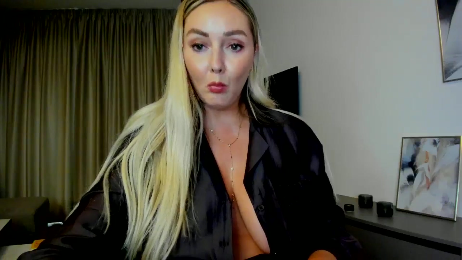 Gallery image thumbnail from Mi_Ha's myfreecams stream on, 07/25/2025, 18:23 image 5 of 20