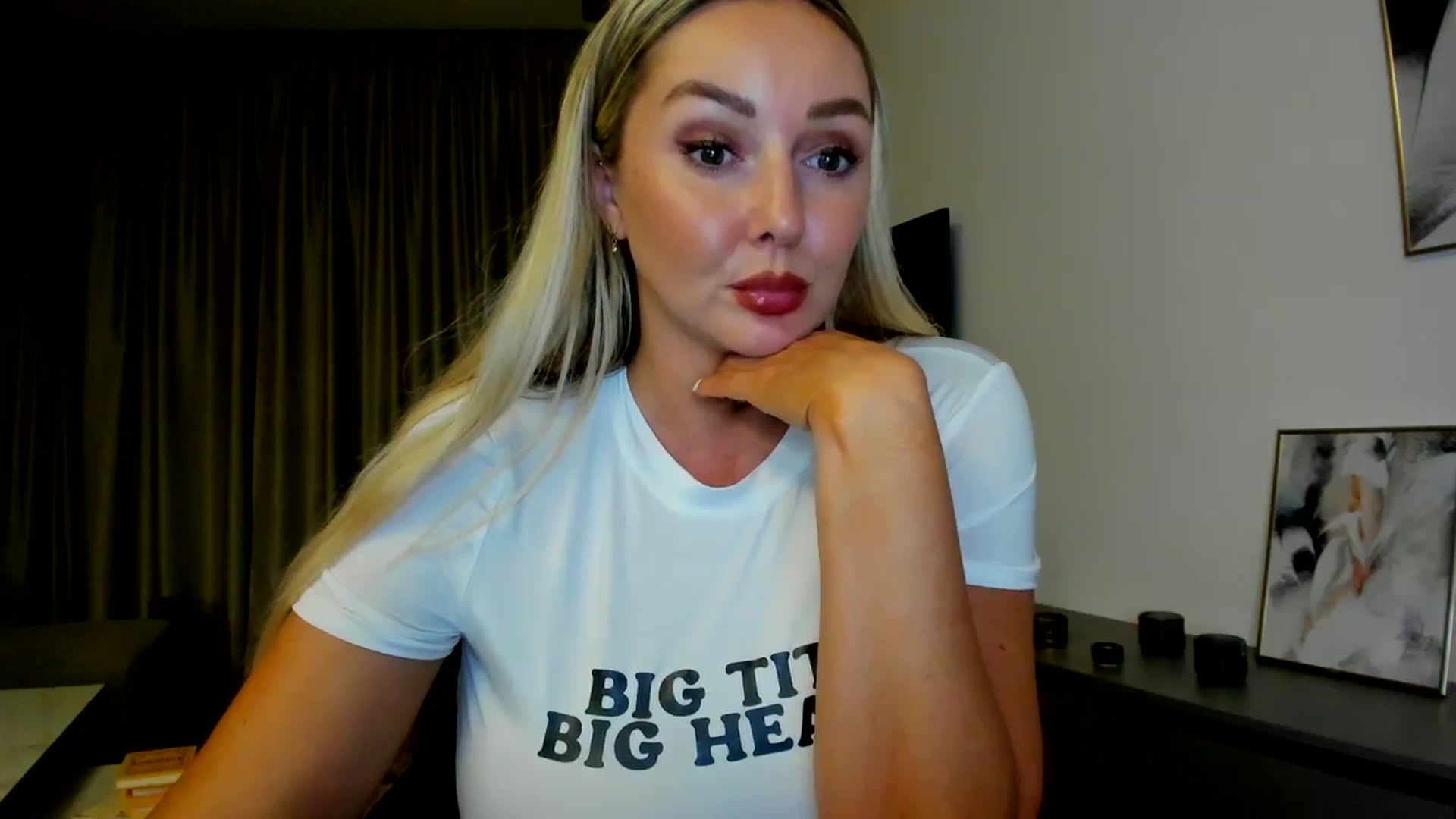 Gallery image thumbnail from Mi_Ha's myfreecams stream on, 07/26/2025, 21:43 image 4 of 20