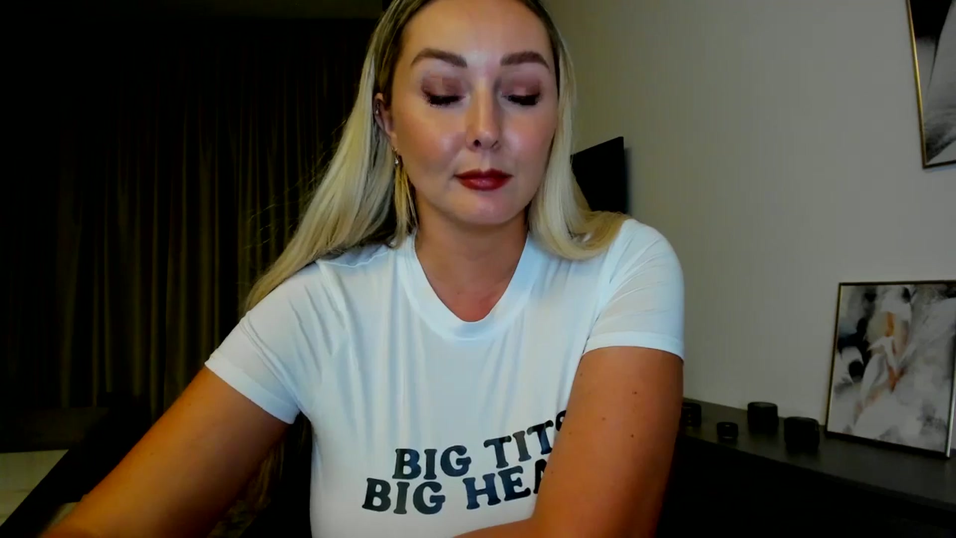 Gallery image thumbnail from Mi_Ha's myfreecams stream on, 07/26/2025, 21:43 image 3 of 20