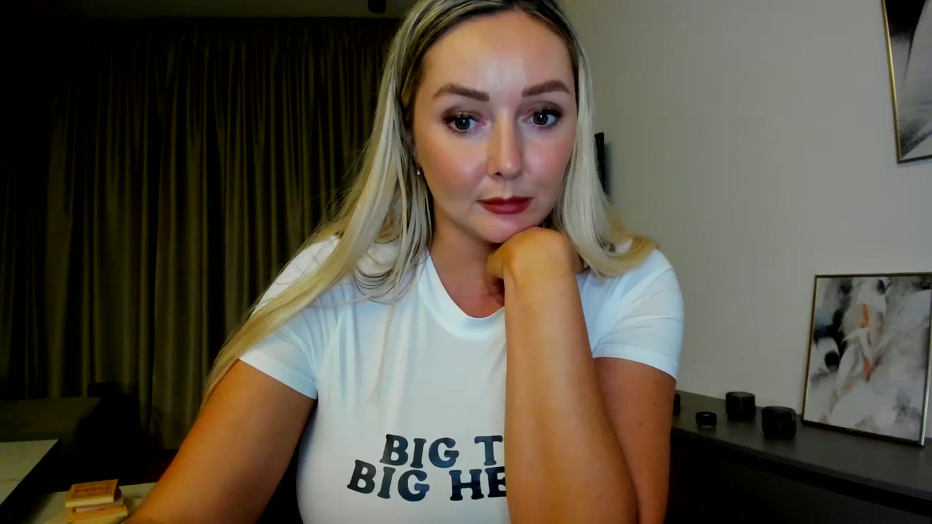 Gallery image thumbnail from Mi_Ha's myfreecams stream on, 07/26/2025, 21:43 image 7 of 20