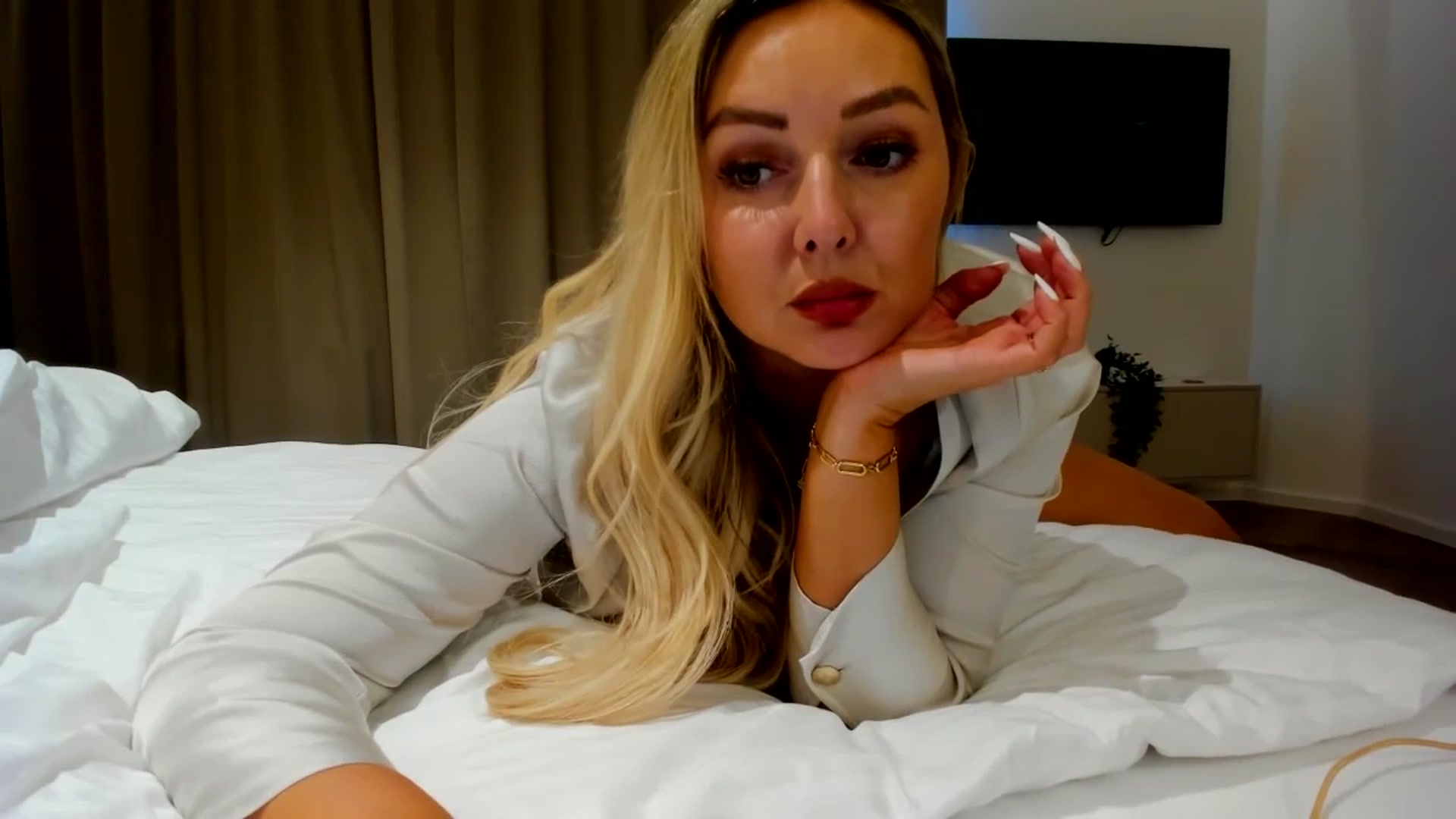Gallery image thumbnail from Mi_Ha's myfreecams stream on, 07/28/2025, 16:07 image 6 of 20