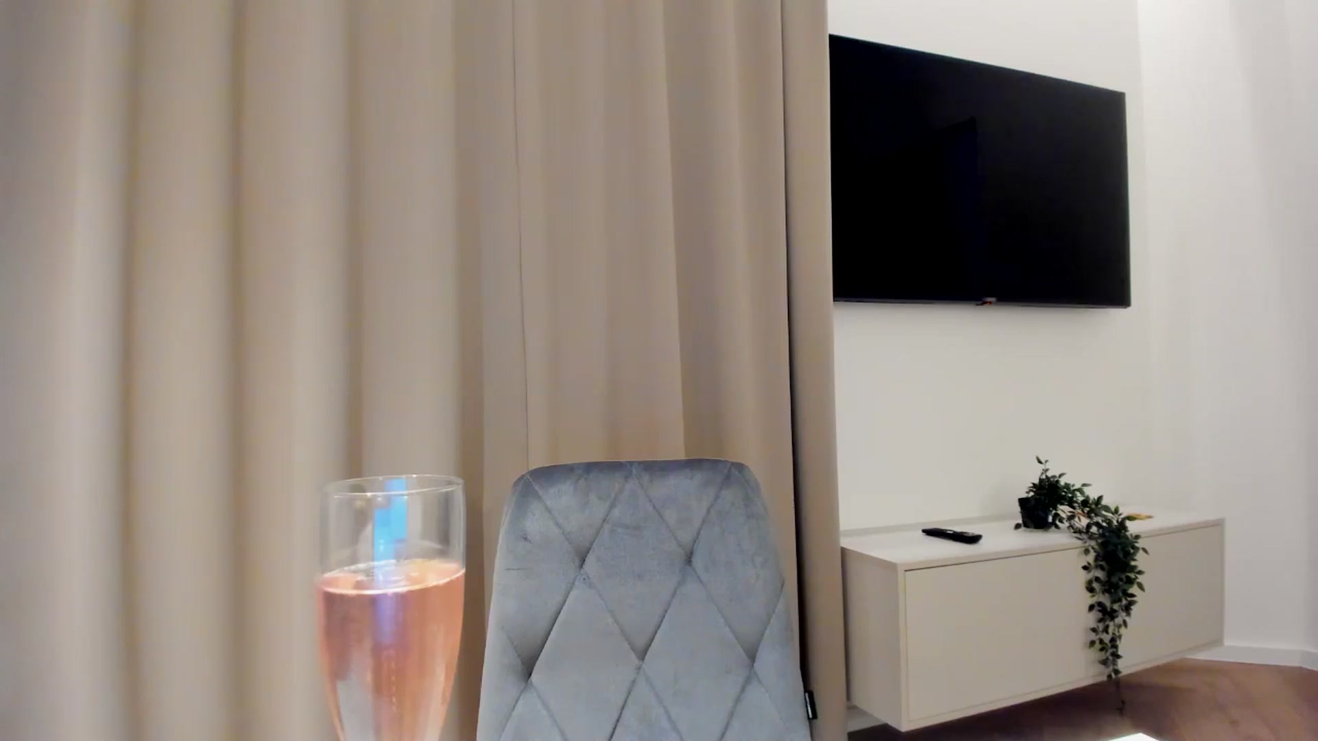 Gallery image thumbnail from Mi_Ha's myfreecams stream on, 07/28/2025, 22:27 image 9 of 20