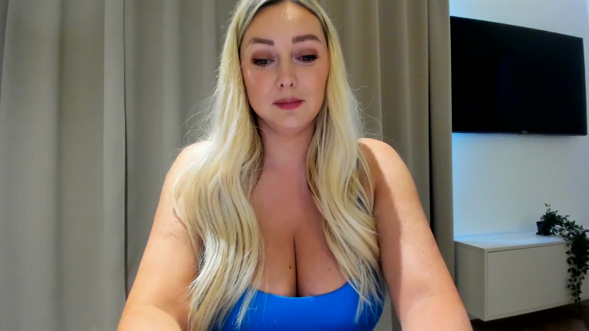 Gallery image thumbnail from Mi_Ha's myfreecams stream on, 07/29/2025, 12:13 image 8 of 20
