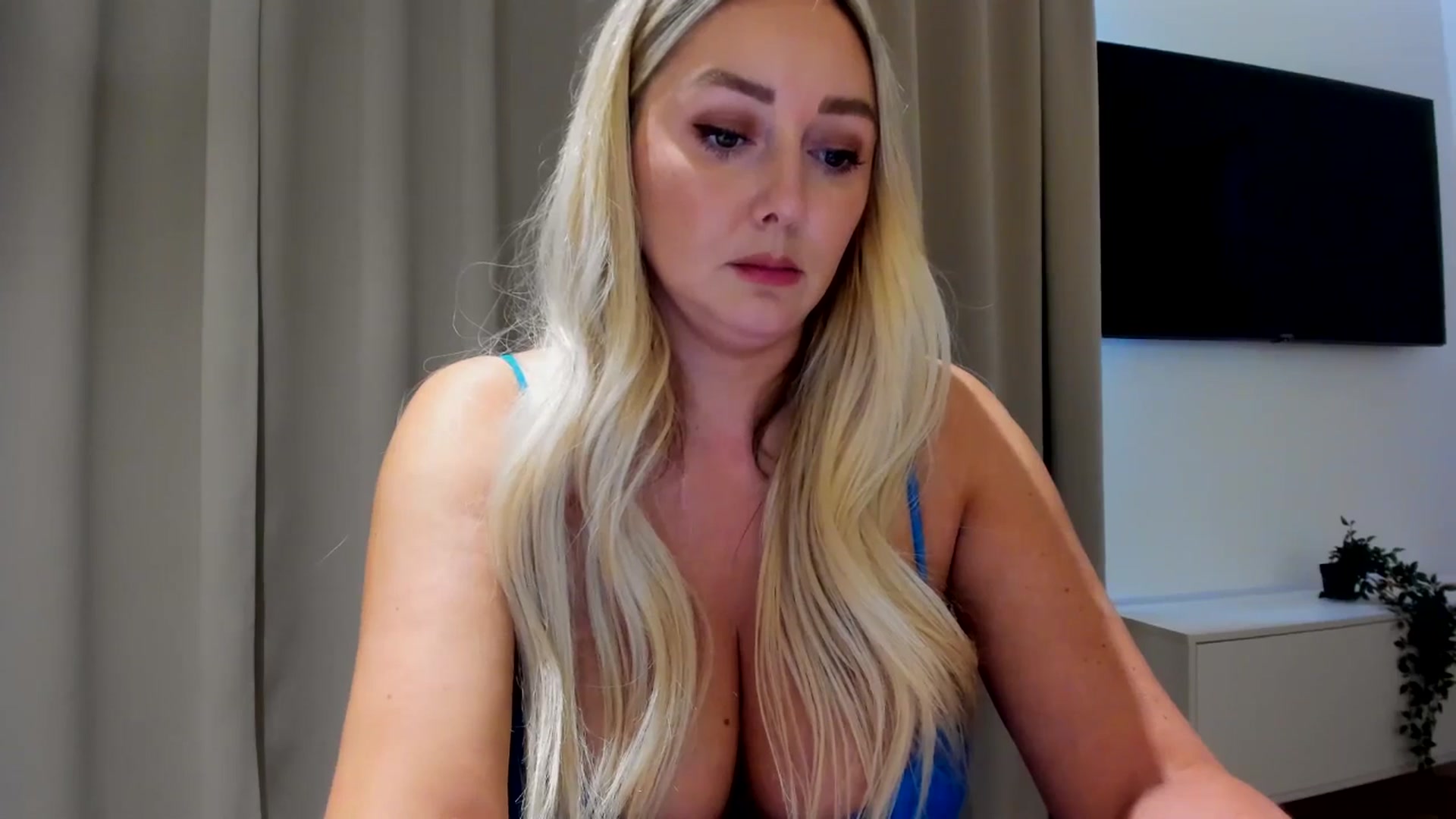 Gallery image thumbnail from Mi_Ha's myfreecams stream on, 07/29/2025, 12:42 image 11 of 20