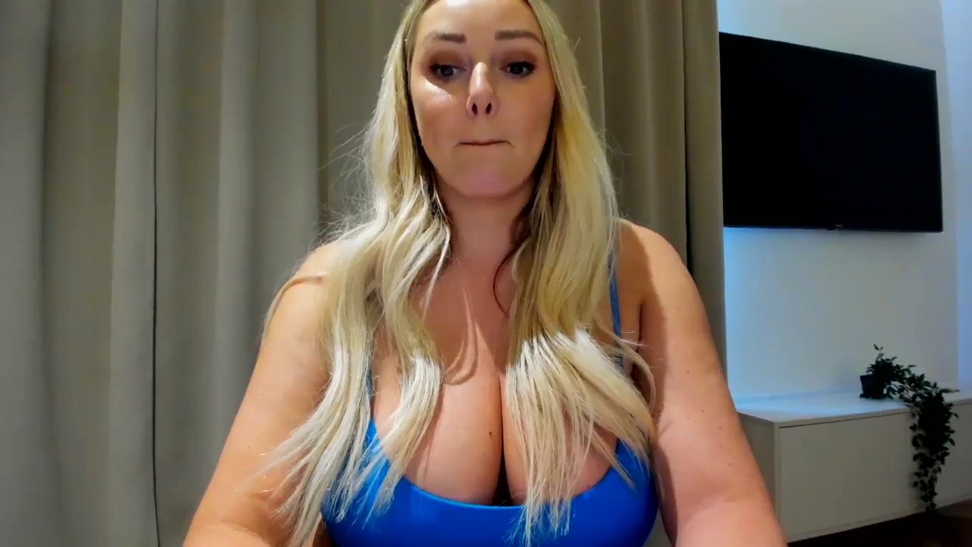 Gallery image thumbnail from Mi_Ha's myfreecams stream on, 07/29/2025, 12:42 image 14 of 20