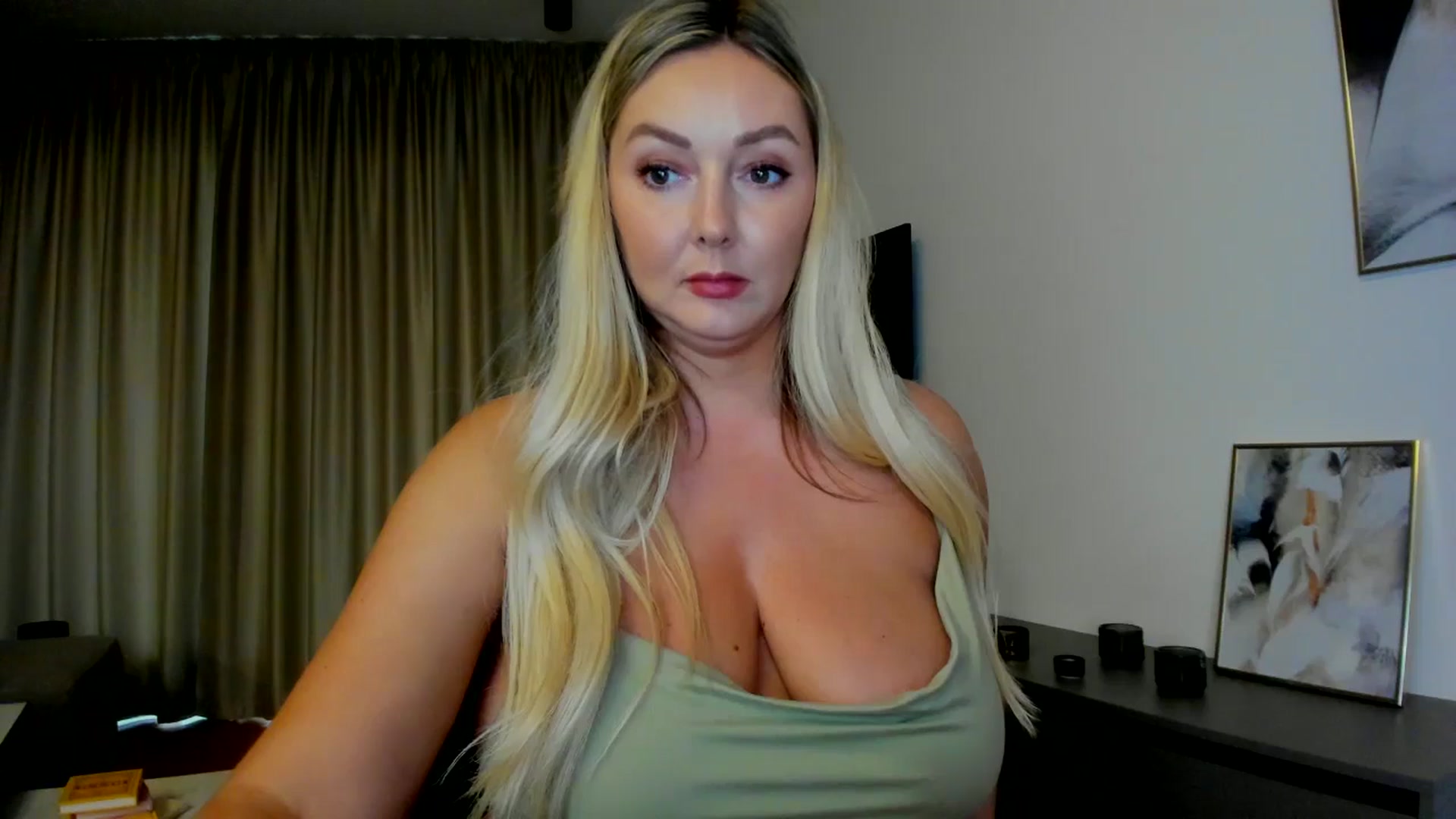 Gallery image thumbnail from Mi_Ha's myfreecams stream on, 07/30/2025, 15:58 image 6 of 20