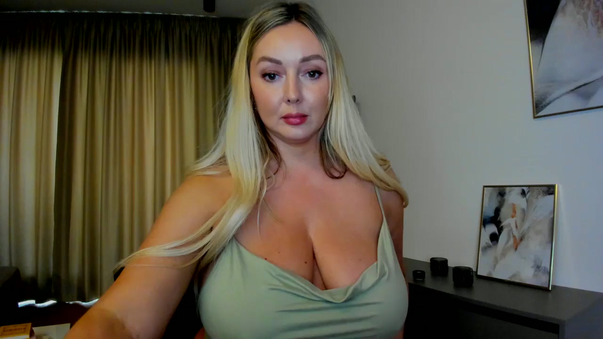 Gallery image thumbnail from Mi_Ha's myfreecams stream on, 07/30/2025, 15:58 image 12 of 20