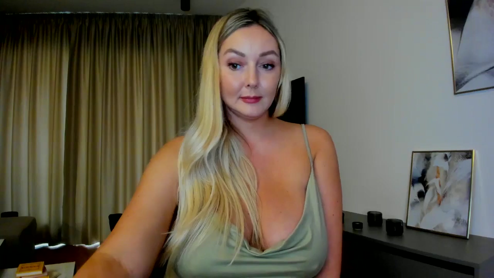 Gallery image thumbnail from Mi_Ha's myfreecams stream on, 07/30/2025, 15:58 image 9 of 20