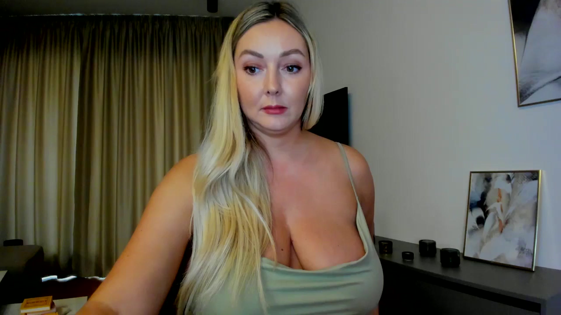 Gallery image thumbnail from Mi_Ha's myfreecams stream on, 07/30/2025, 15:58 image 8 of 20