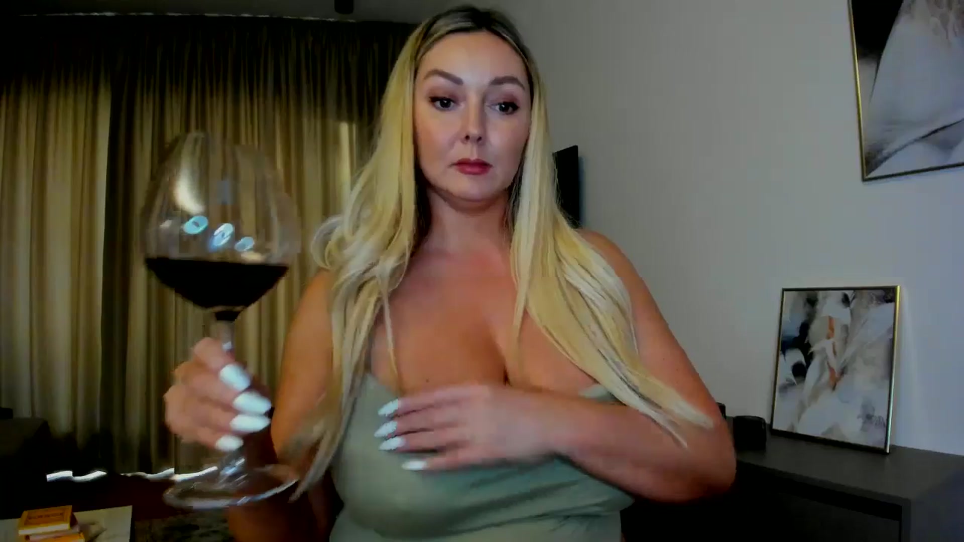 Gallery image thumbnail from Mi_Ha's myfreecams stream on, 07/30/2025, 16:29 image 4 of 20