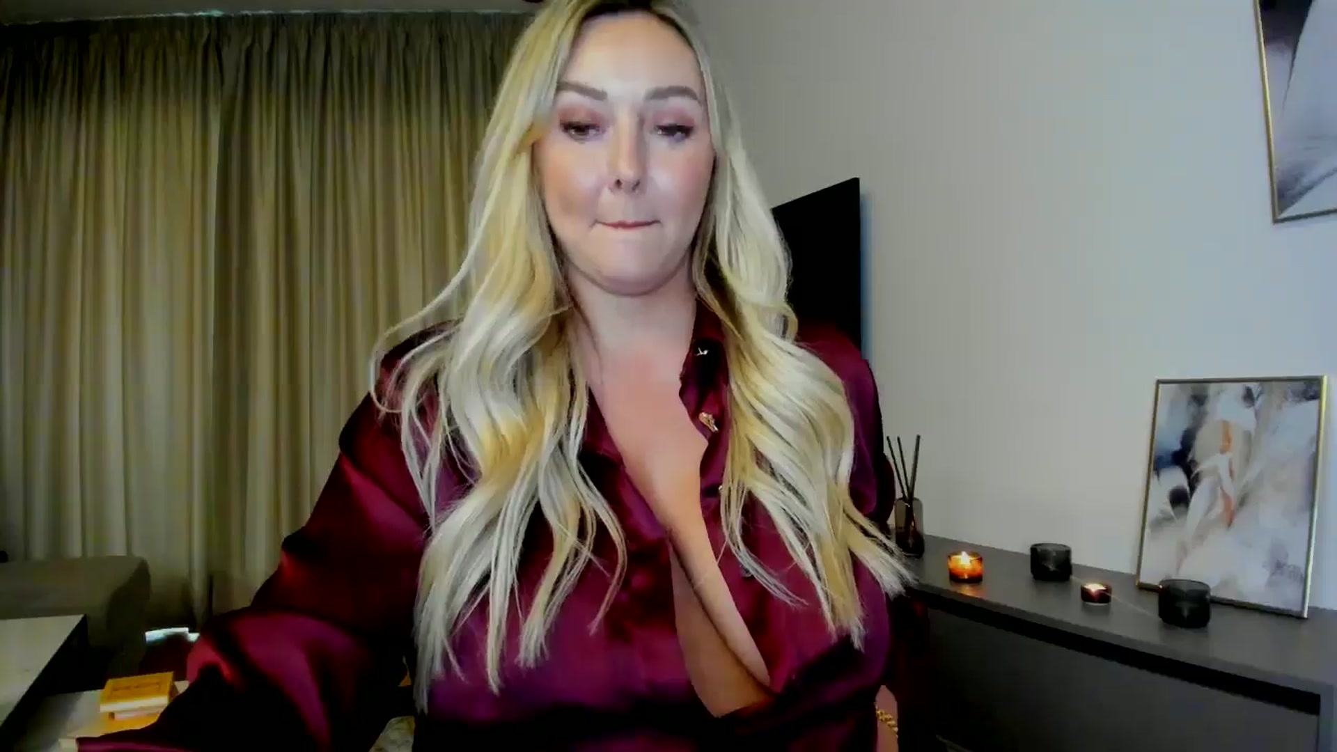 Gallery image thumbnail from Mi_Ha's myfreecams stream on, 07/31/2025, 15:28 image 8 of 20