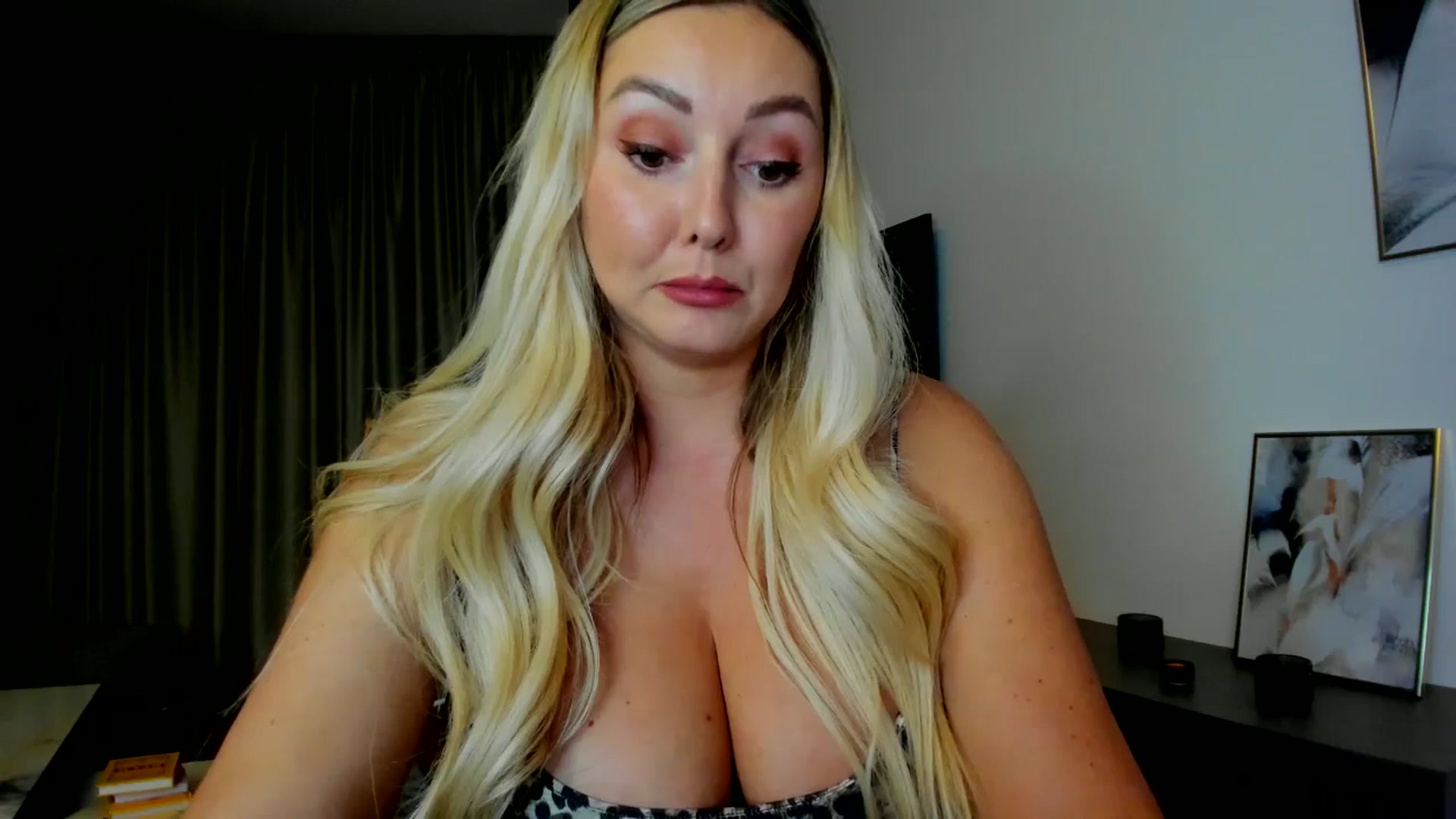 Gallery image thumbnail from Mi_Ha's myfreecams stream on, 08/01/2025, 14:34 image 12 of 20
