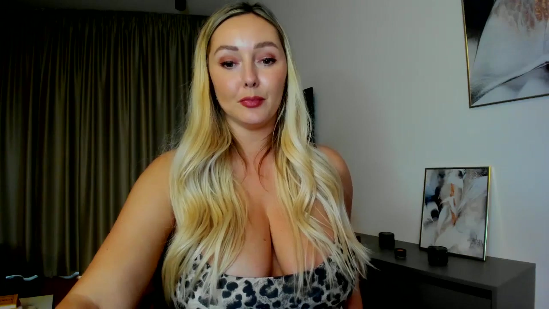 Gallery image thumbnail from Mi_Ha's myfreecams stream on, 08/01/2025, 16:28 image 17 of 20