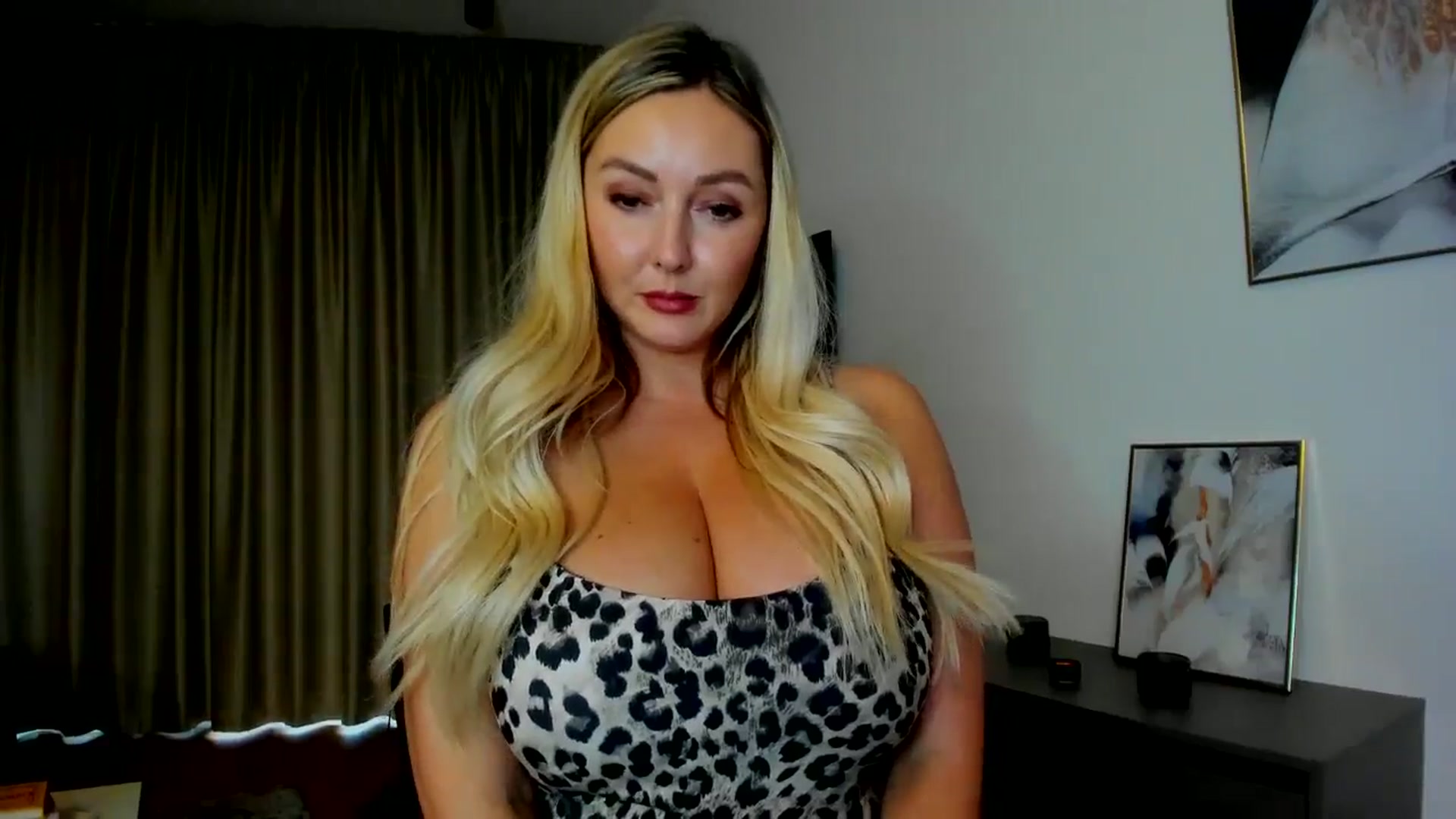 Gallery image thumbnail from Mi_Ha's myfreecams stream on, 08/01/2025, 16:28 image 15 of 20