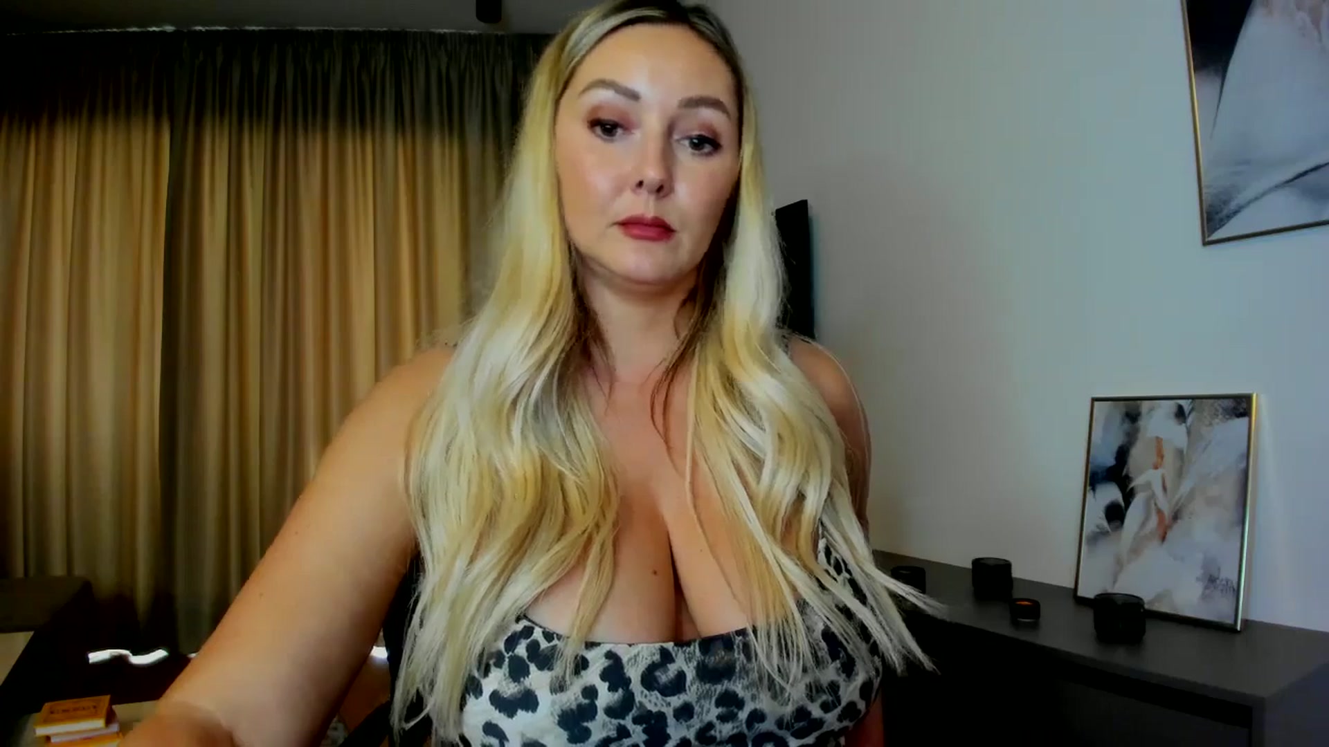 Gallery image thumbnail from Mi_Ha's myfreecams stream on, 08/01/2025, 16:28 image 3 of 20