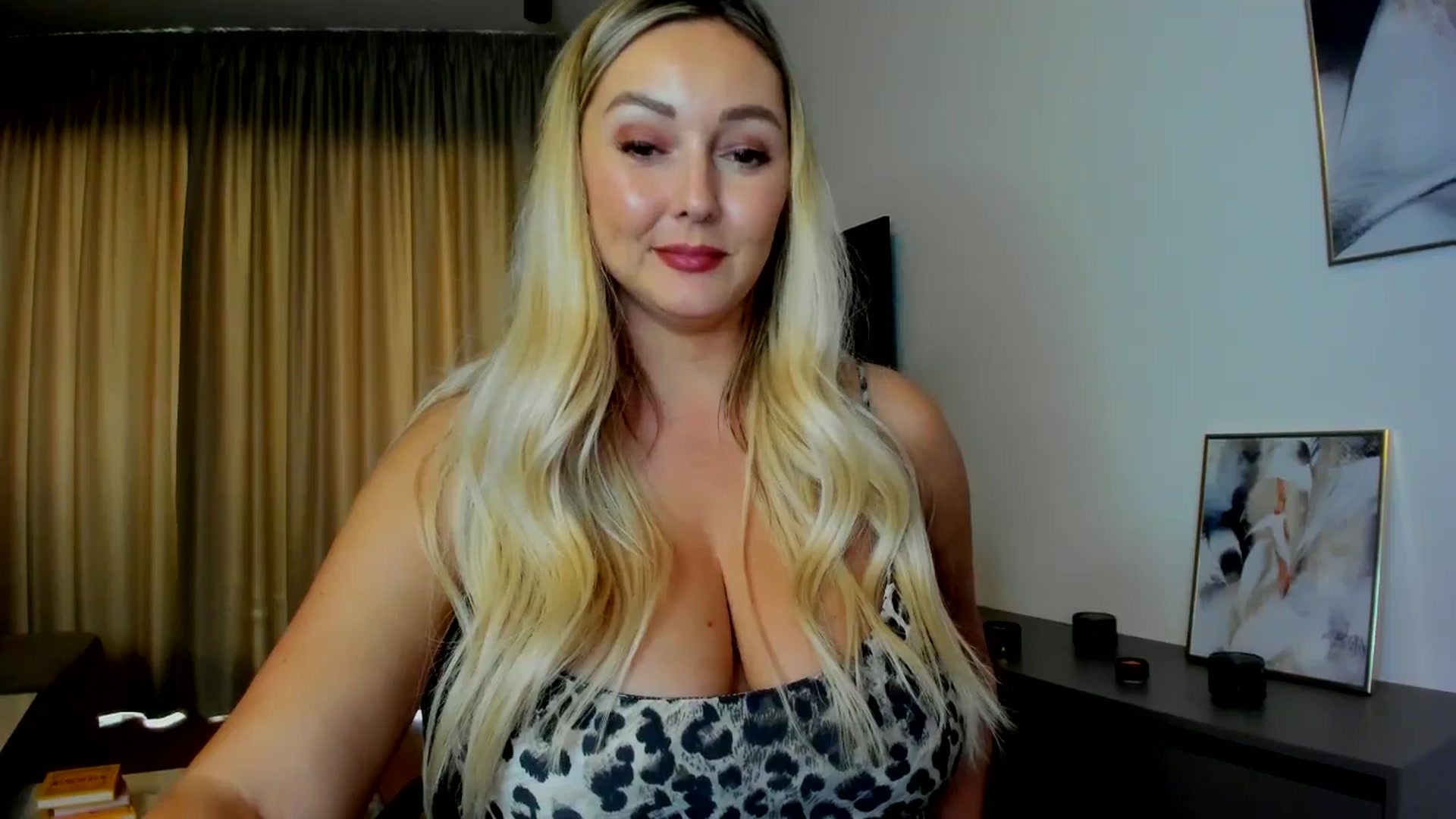 Gallery image thumbnail from Mi_Ha's myfreecams stream on, 08/01/2025, 16:28 image 2 of 20