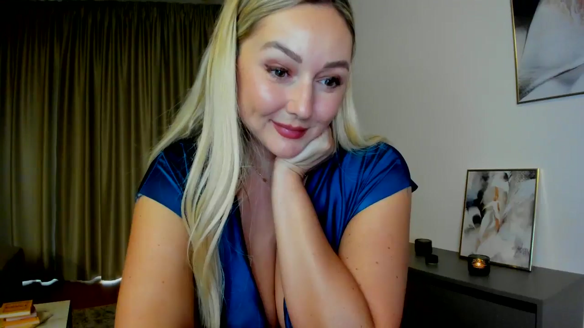 Gallery image thumbnail from Mi_Ha's myfreecams stream on, 08/02/2025, 15:58 image 4 of 20