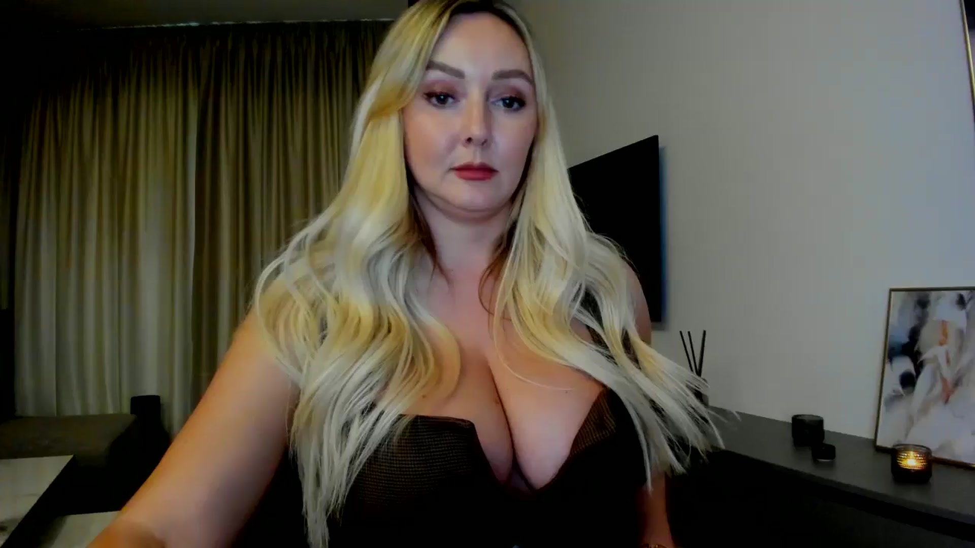Gallery image thumbnail from Mi_Ha's myfreecams stream on, 08/03/2025, 13:46 image 6 of 20