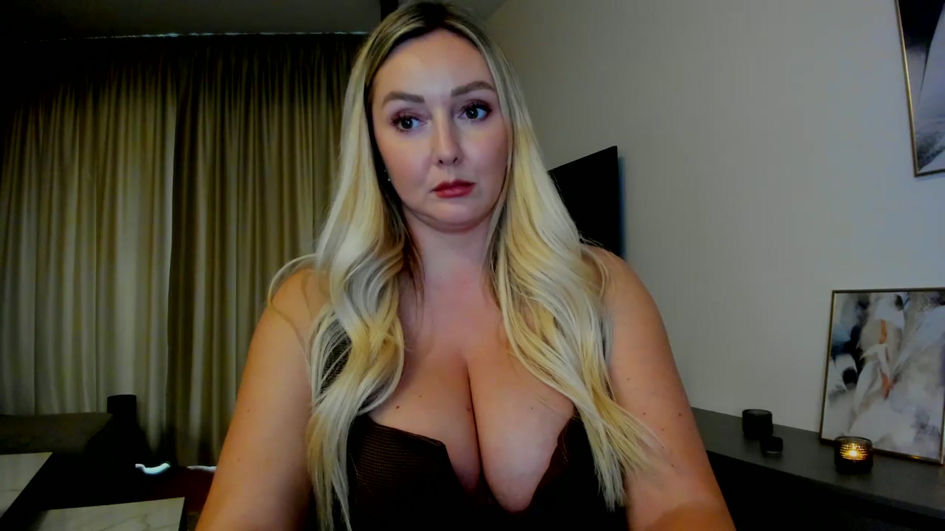 Gallery image thumbnail from Mi_Ha's myfreecams stream on, 08/03/2025, 13:46 image 12 of 20