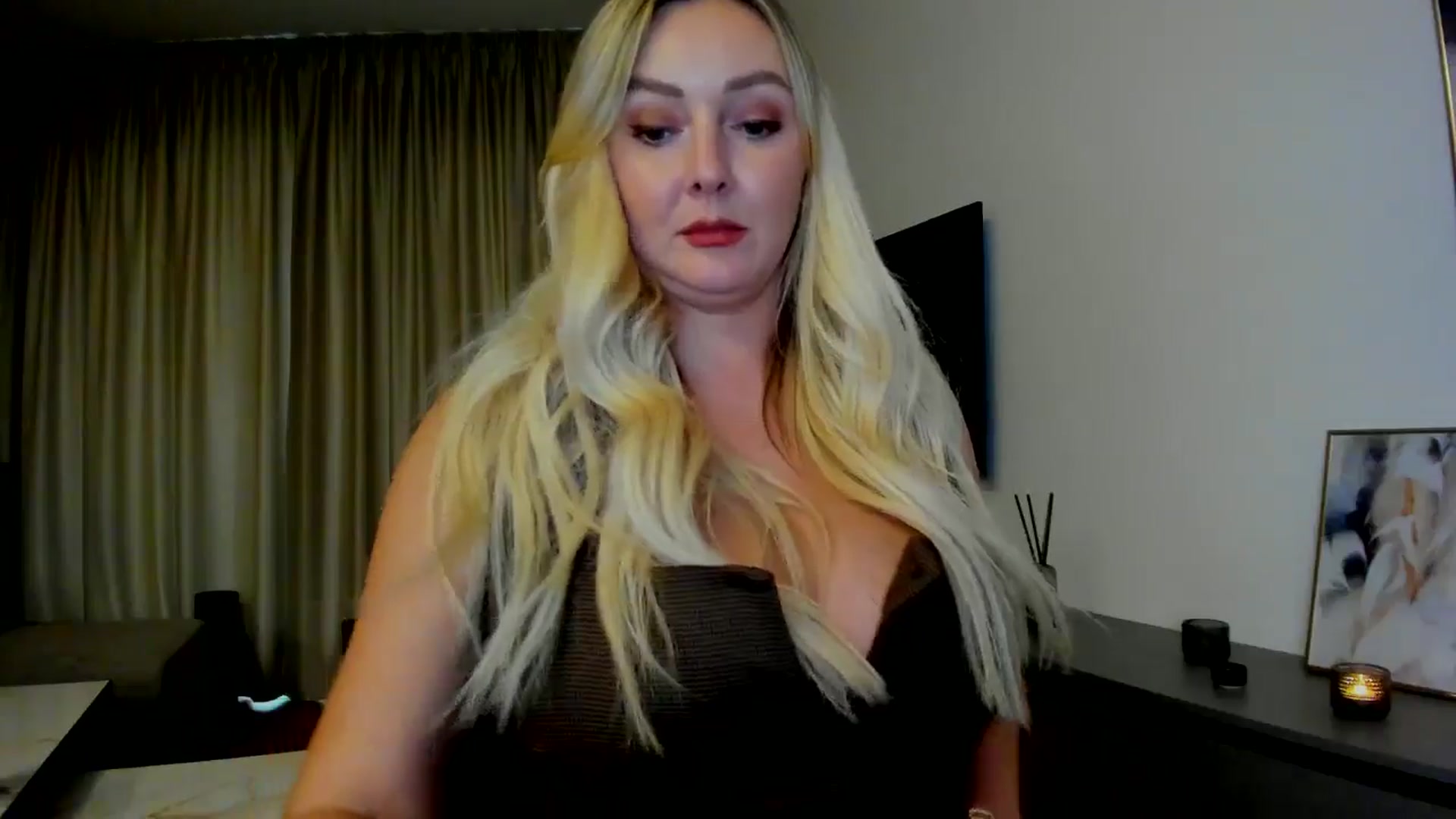 Gallery image thumbnail from Mi_Ha's myfreecams stream on, 08/03/2025, 13:46 image 5 of 20