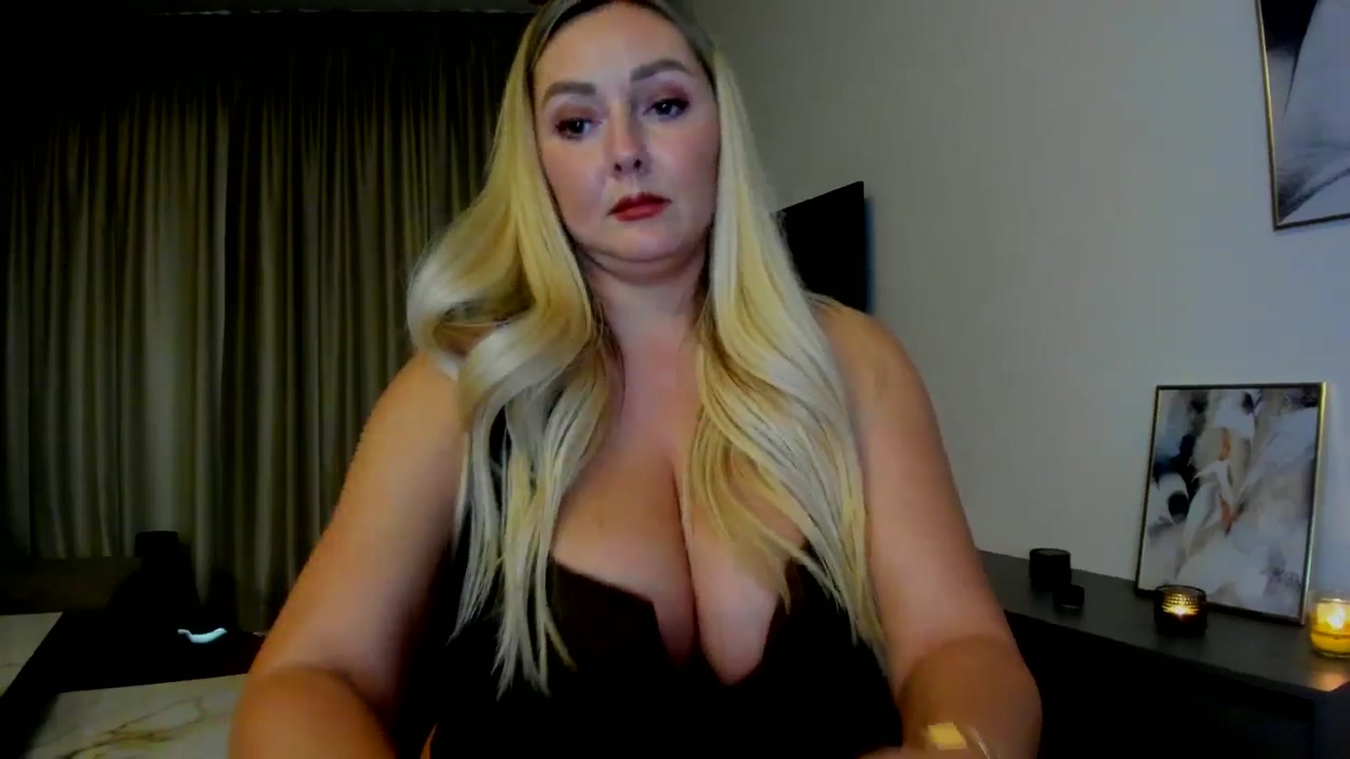 Gallery image thumbnail from Mi_Ha's myfreecams stream on, 08/03/2025, 15:57 image 17 of 20