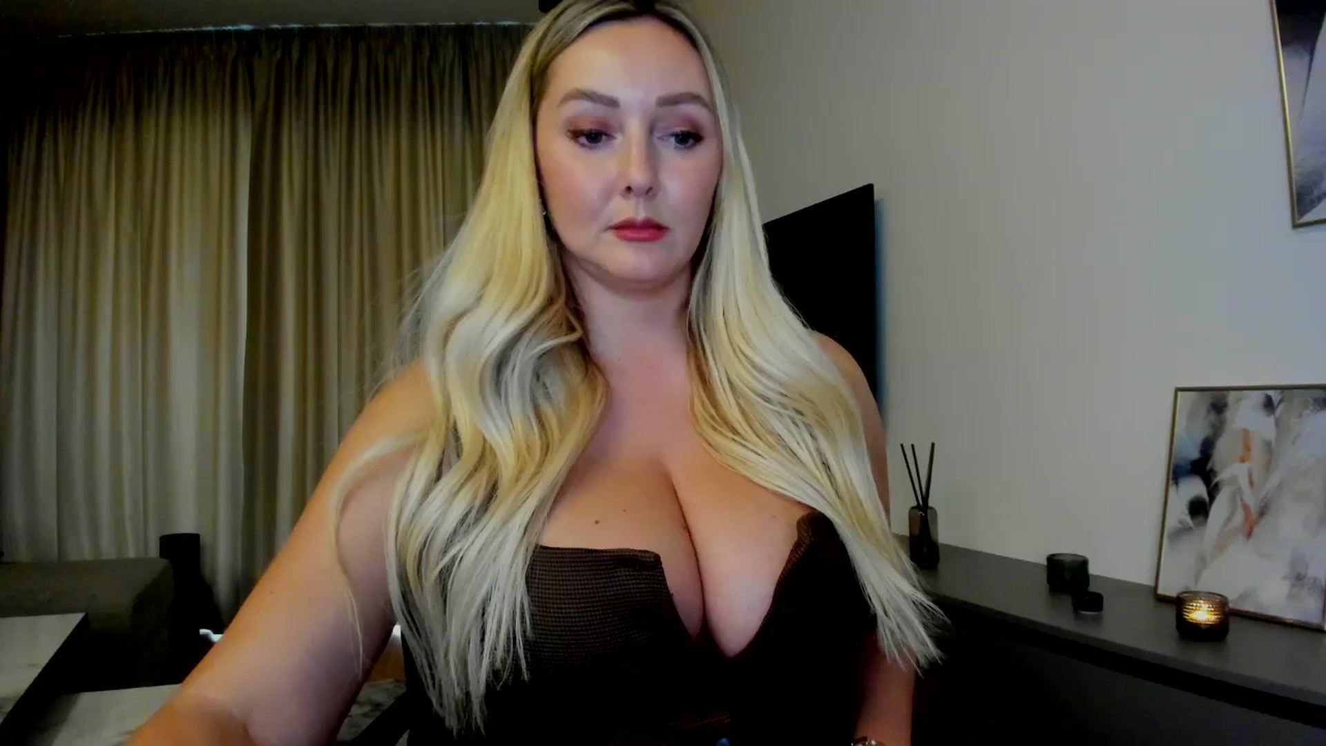 Gallery image thumbnail from Mi_Ha's myfreecams stream on, 08/03/2025, 15:57 image 1 of 20