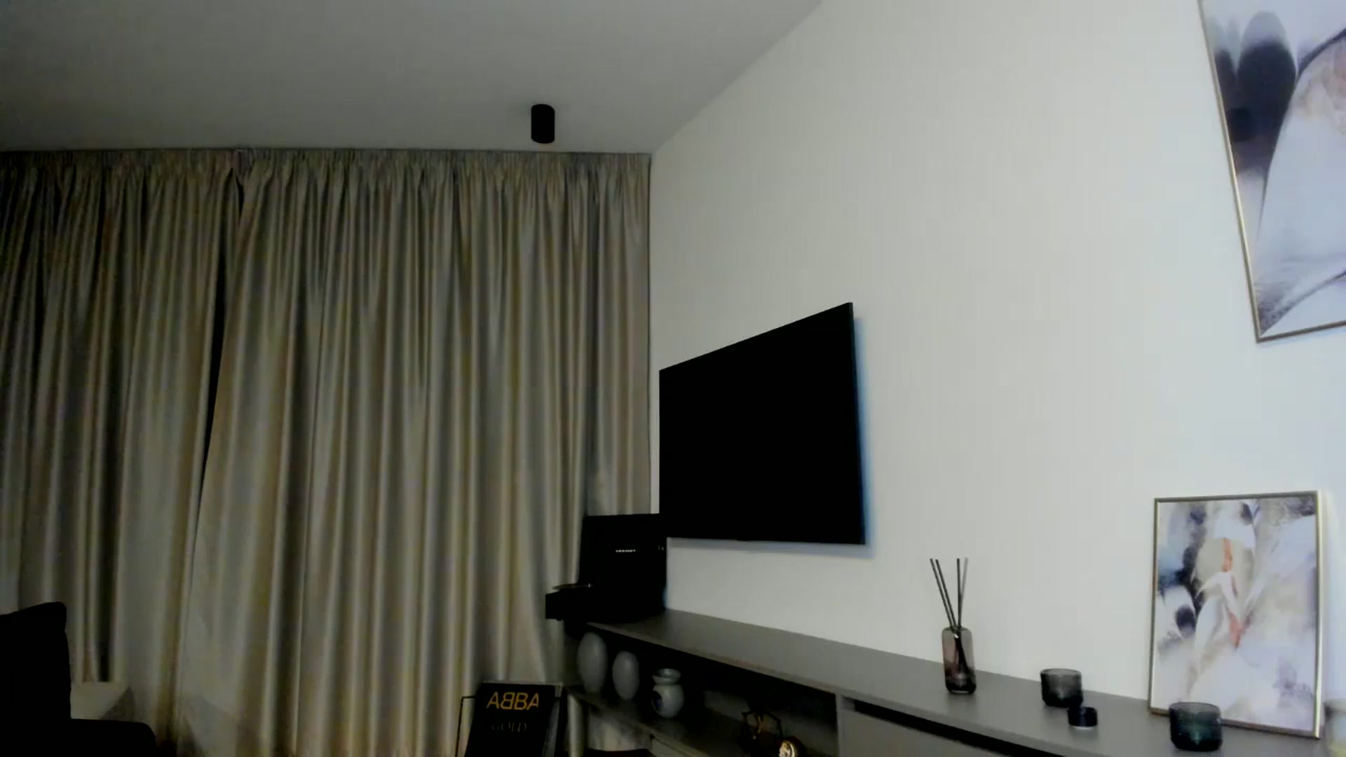 Gallery image thumbnail from Mi_Ha's myfreecams stream on, 08/03/2025, 21:42 image 6 of 20