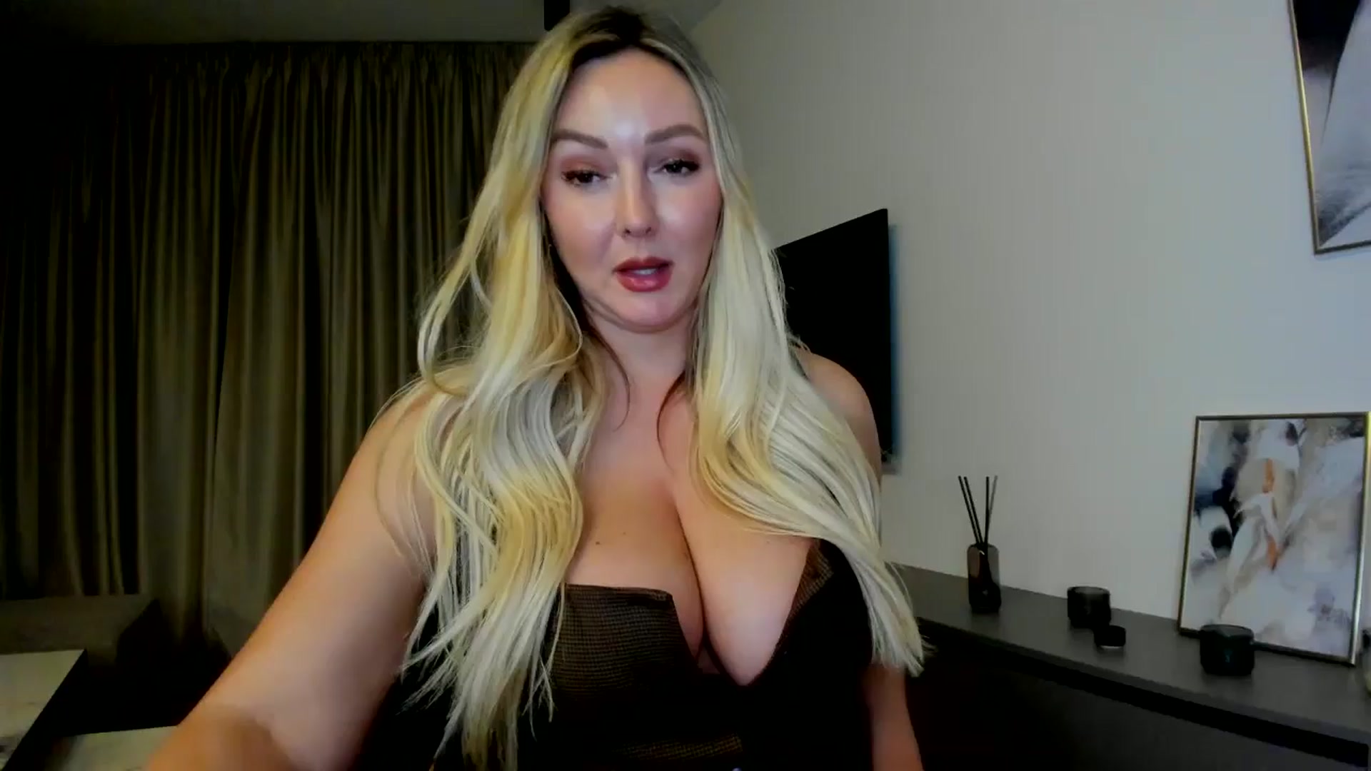 Gallery image thumbnail from Mi_Ha's myfreecams stream on, 08/03/2025, 21:42 image 1 of 20