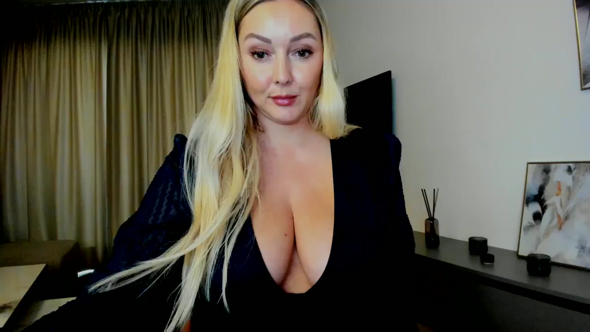 Gallery image thumbnail from Mi_Ha's myfreecams stream on, 08/04/2025, 15:23 image 9 of 20