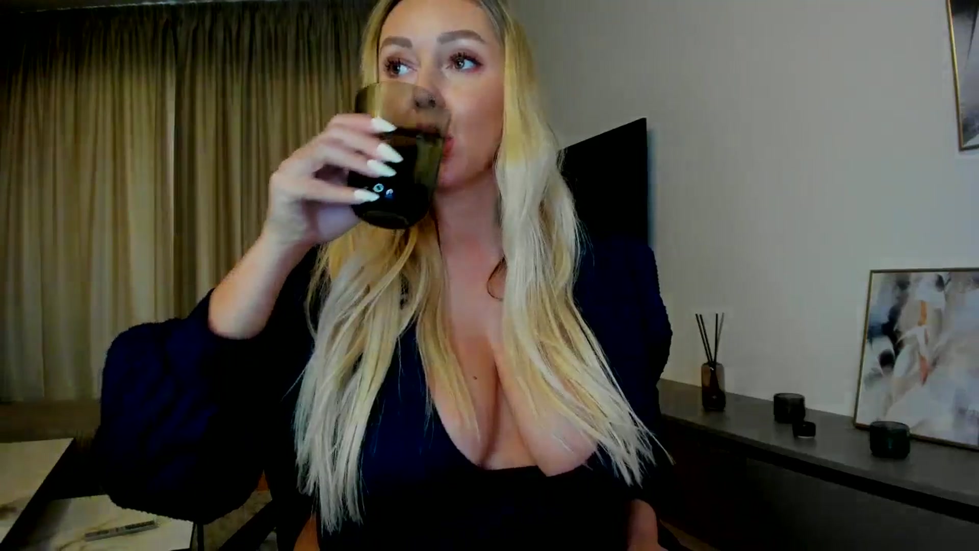 Gallery image thumbnail from Mi_Ha's myfreecams stream on, 08/04/2025, 15:23 image 5 of 20