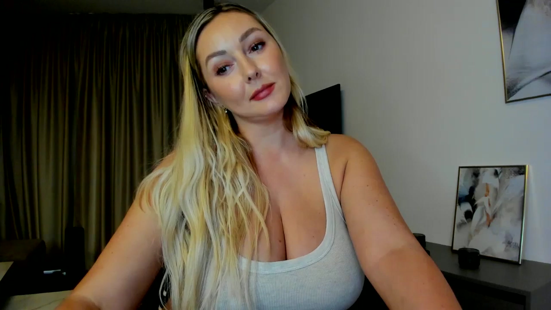 Gallery image thumbnail from Mi_Ha's myfreecams stream on, 08/05/2025, 15:27 image 11 of 20