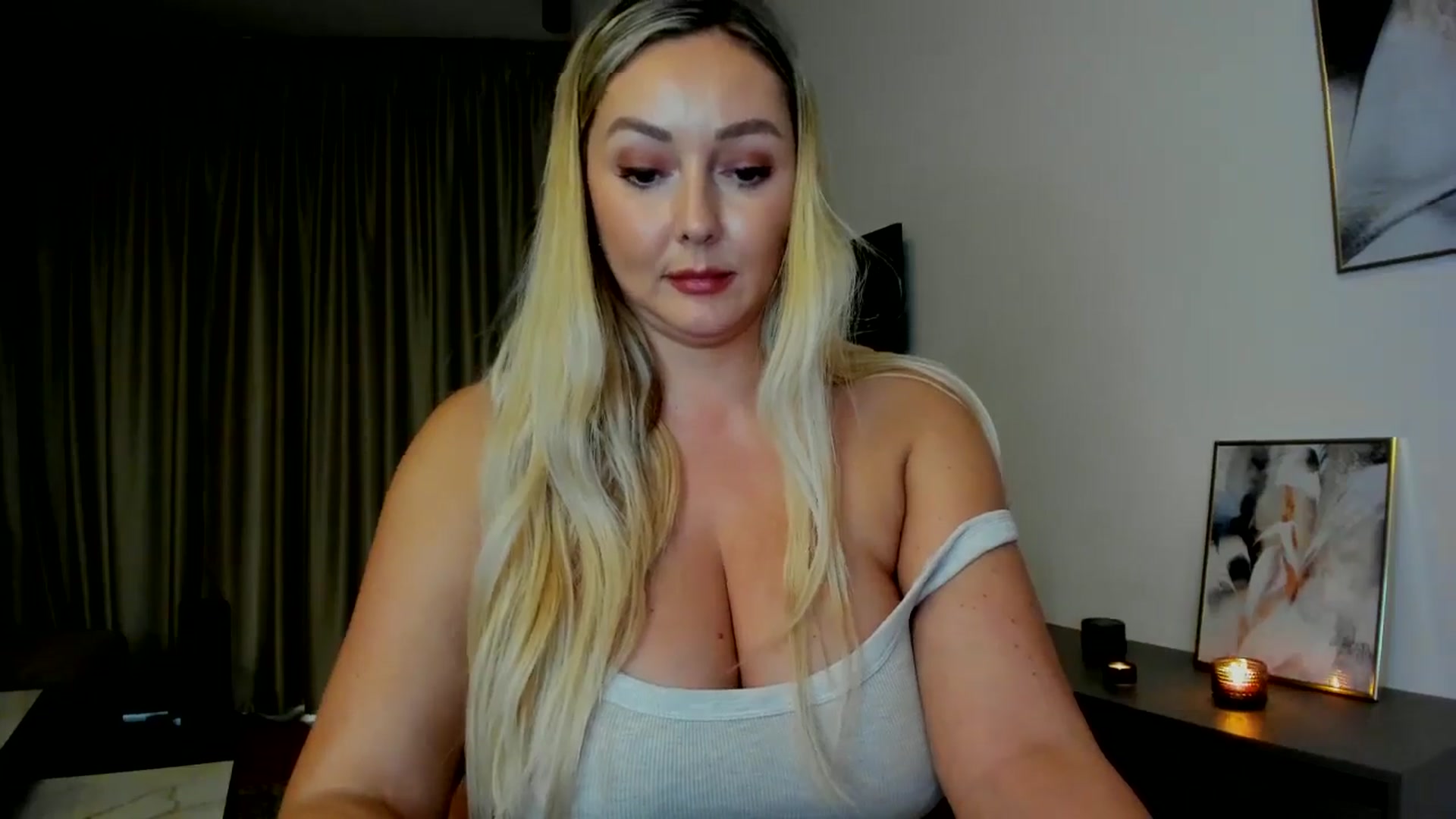Gallery image thumbnail from Mi_Ha's myfreecams stream on, 08/05/2025, 15:27 image 18 of 20
