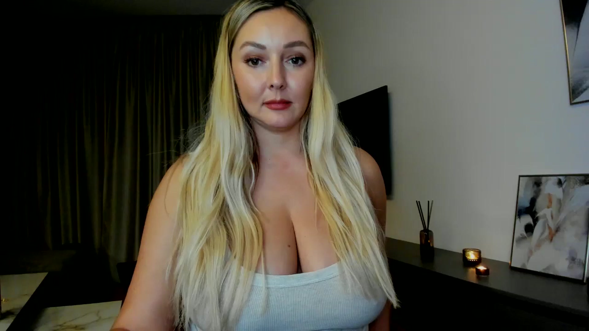 Gallery image thumbnail from Mi_Ha's myfreecams stream on, 08/05/2025, 21:25 image 14 of 20