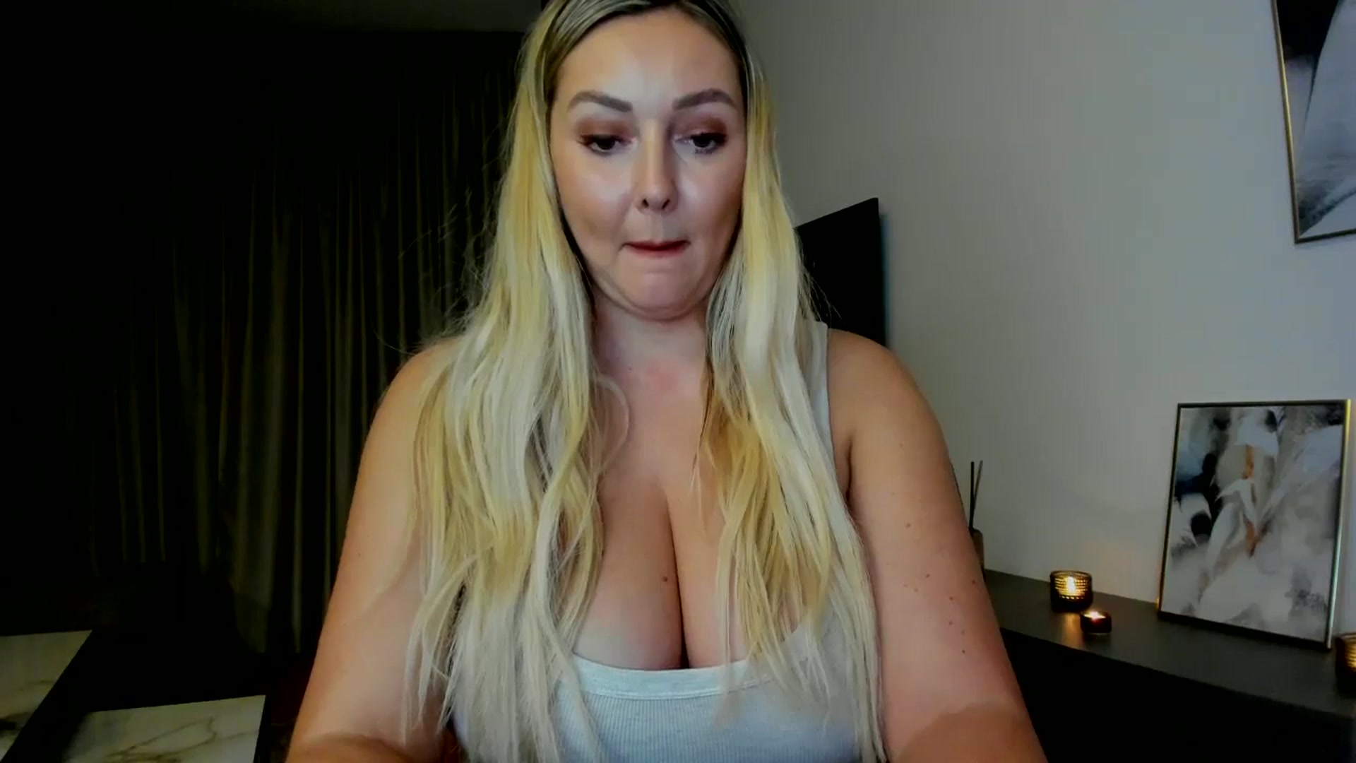Gallery image thumbnail from Mi_Ha's myfreecams stream on, 08/05/2025, 21:25 image 7 of 20