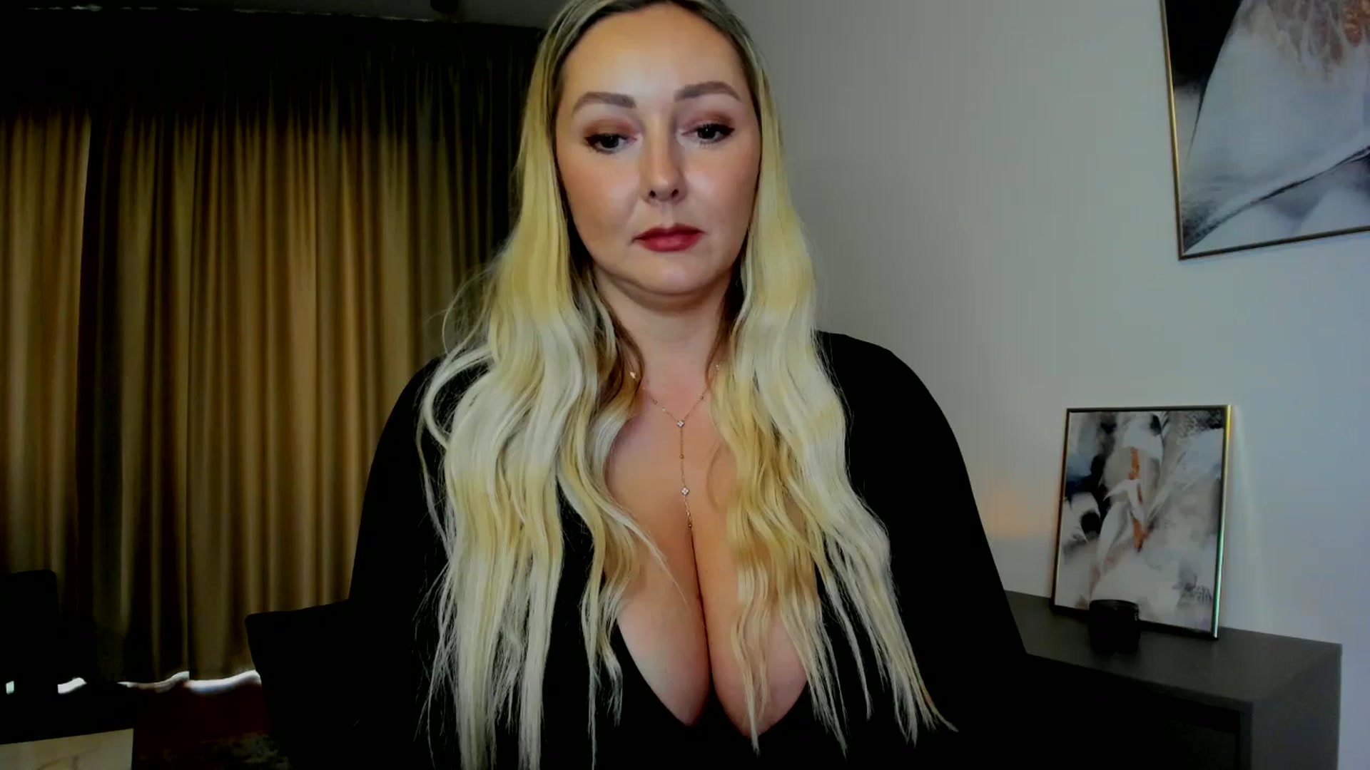 Gallery image thumbnail from Mi_Ha's myfreecams stream on, 08/06/2025, 16:32 image 4 of 20