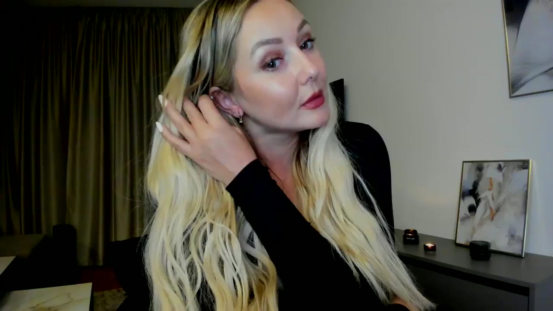 Gallery image thumbnail from Mi_Ha's myfreecams stream on, 08/06/2025, 21:27 image 15 of 20