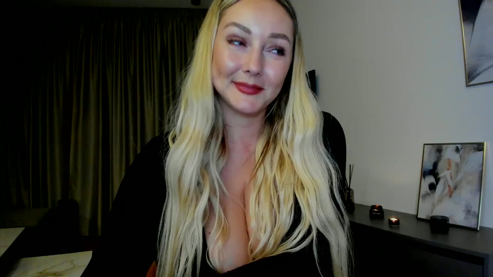 Gallery image thumbnail from Mi_Ha's myfreecams stream on, 08/06/2025, 21:27 image 8 of 20