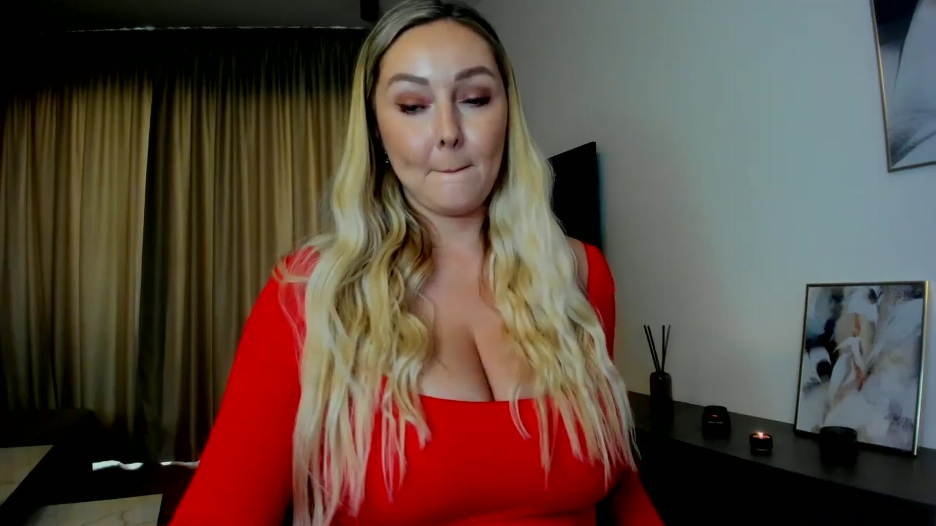 Gallery image thumbnail from Mi_Ha's myfreecams stream on, 08/07/2025, 14:14 image 6 of 20