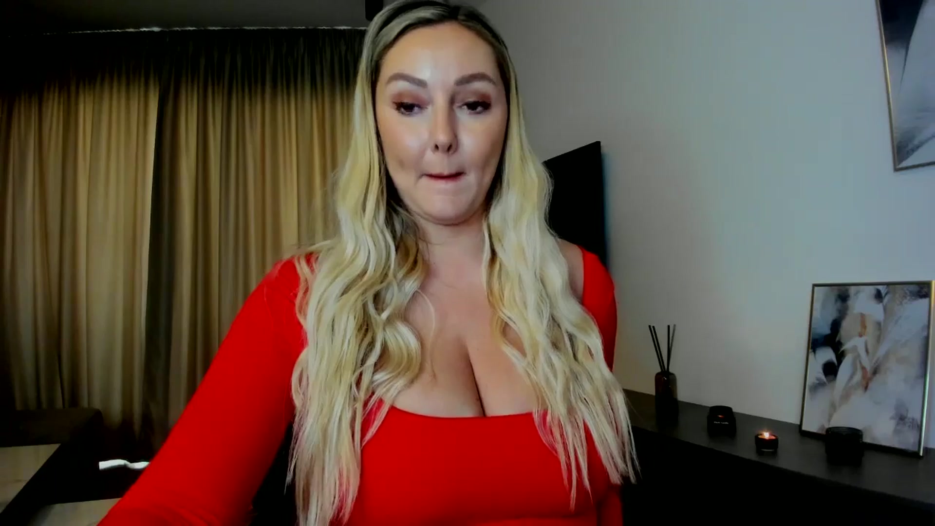 Gallery image thumbnail from Mi_Ha's myfreecams stream on, 08/07/2025, 14:14 image 4 of 20