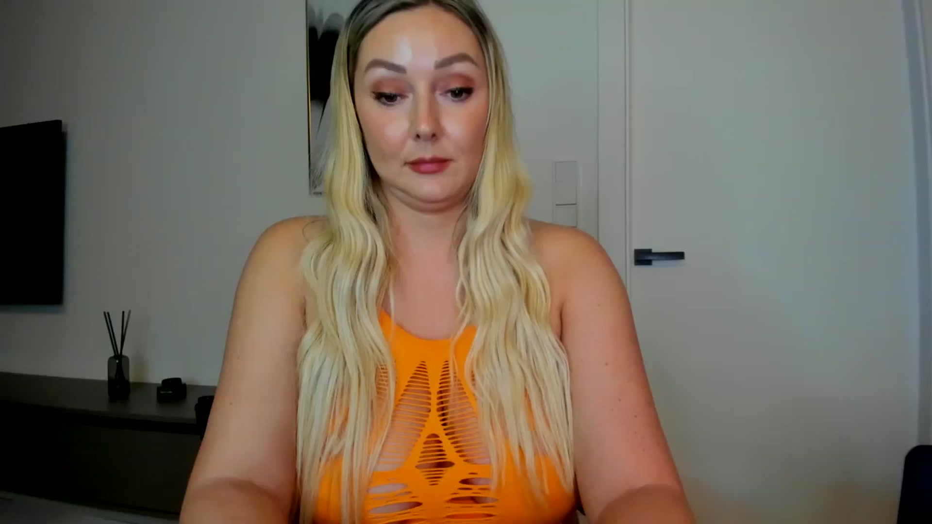 Gallery image thumbnail from Mi_Ha's myfreecams stream on, 08/08/2025, 14:57 image 9 of 20