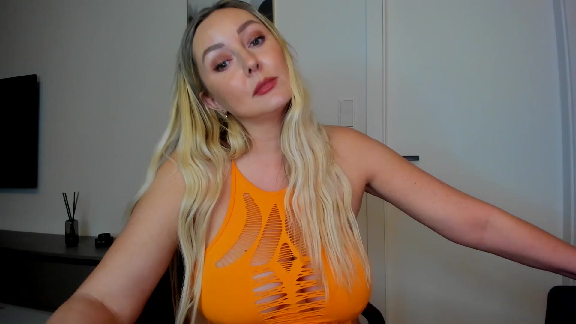 Gallery image thumbnail from Mi_Ha's myfreecams stream on, 08/08/2025, 14:57 image 2 of 20