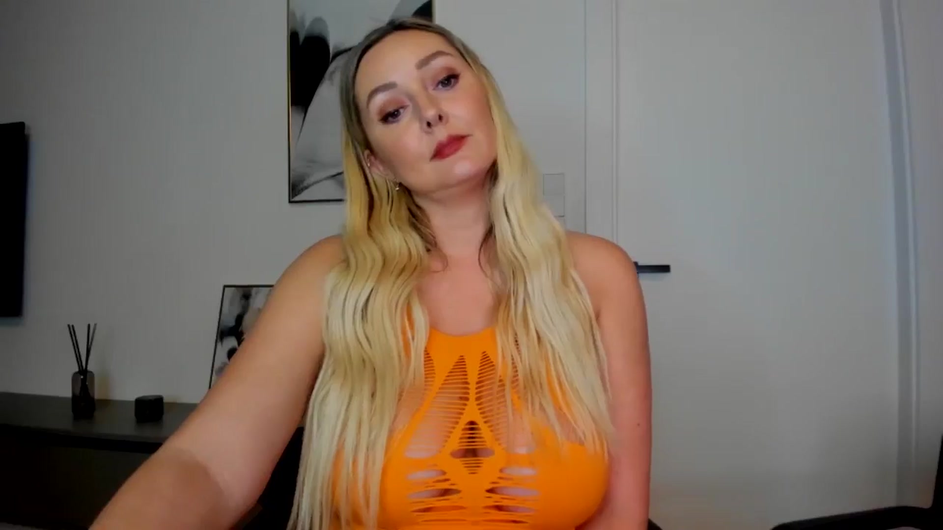 Gallery image thumbnail from Mi_Ha's myfreecams stream on, 08/08/2025, 16:27 image 14 of 20