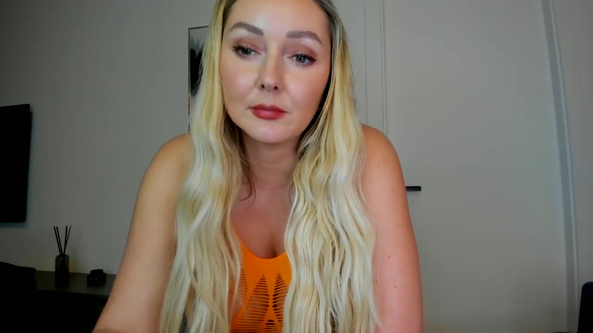 Gallery image thumbnail from Mi_Ha's myfreecams stream on, 08/08/2025, 16:27 image 9 of 20
