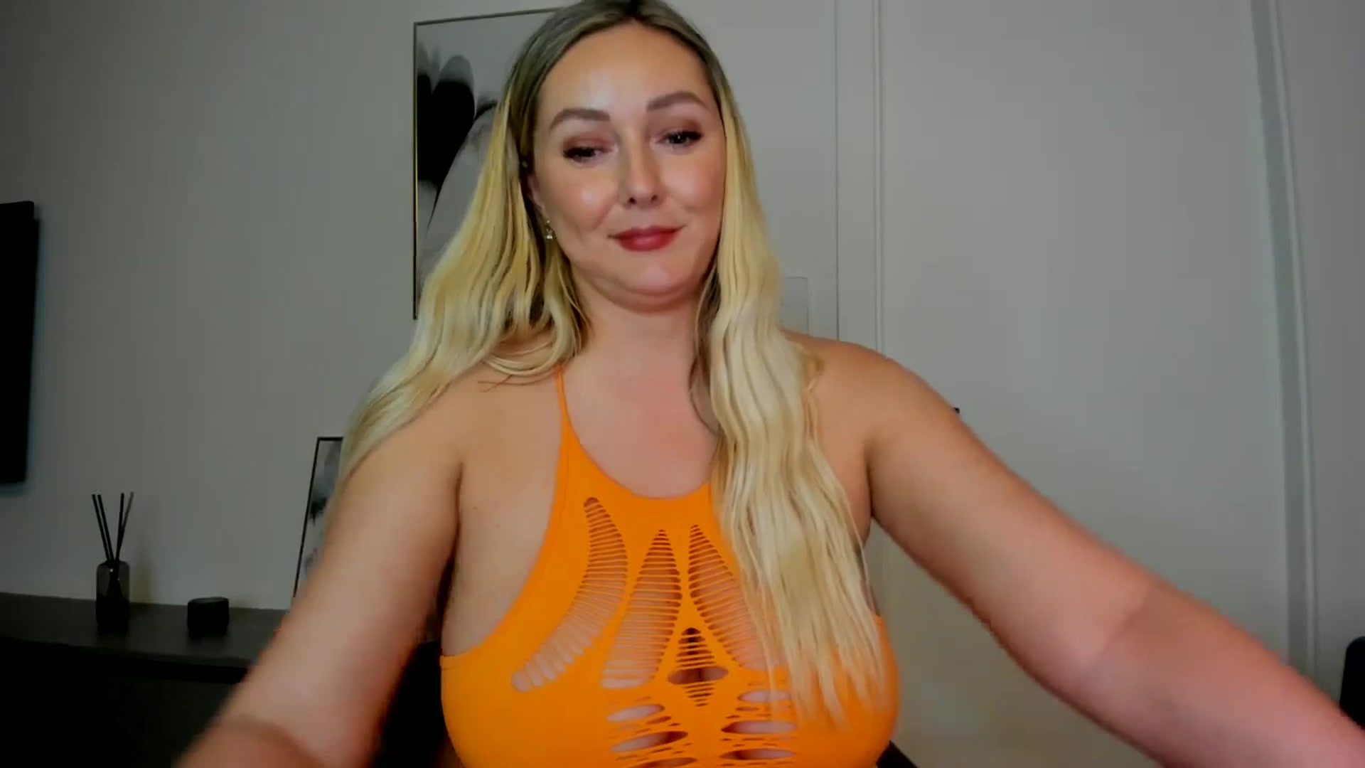 Gallery image thumbnail from Mi_Ha's myfreecams stream on, 08/08/2025, 16:27 image 17 of 20