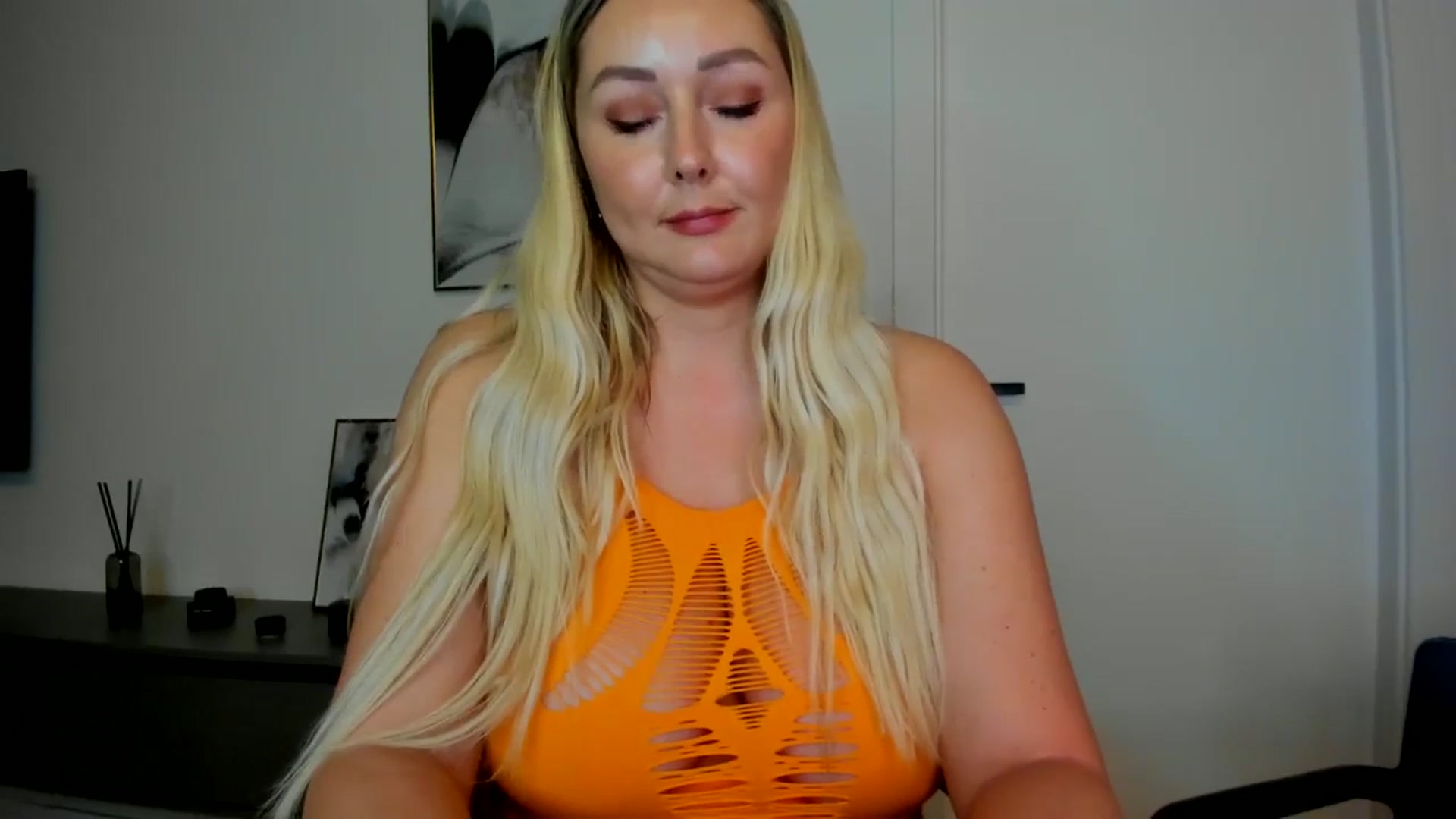 Gallery image thumbnail from Mi_Ha's myfreecams stream on, 08/08/2025, 16:27 image 2 of 20