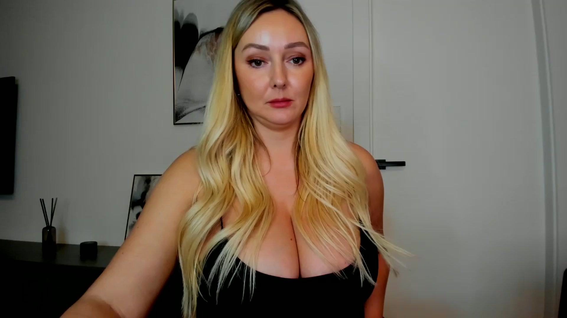 Gallery image thumbnail from Mi_Ha's myfreecams stream on, 08/09/2025, 16:02 image 12 of 20